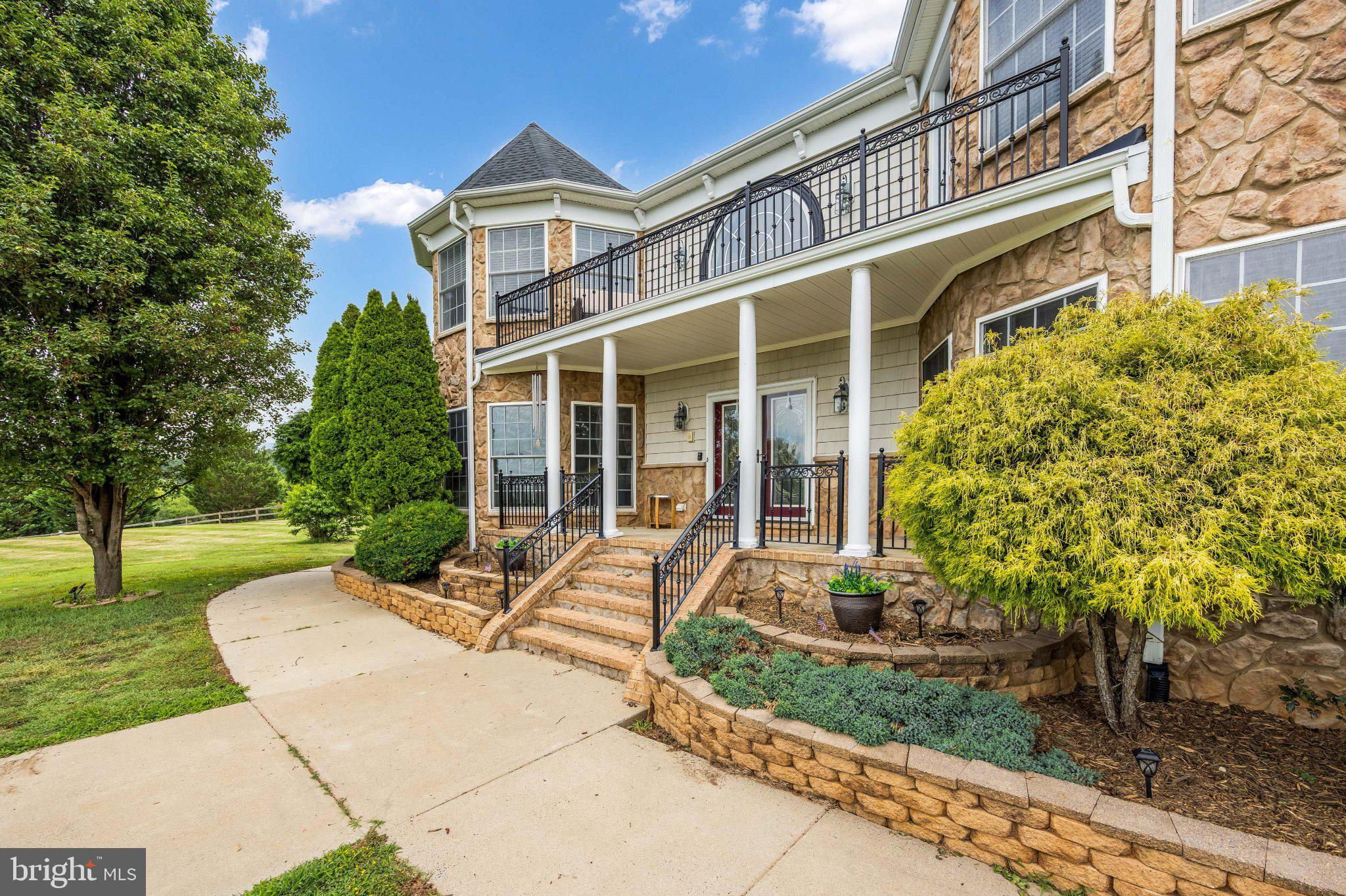 EQUESTRIAN ESTATES - Residential