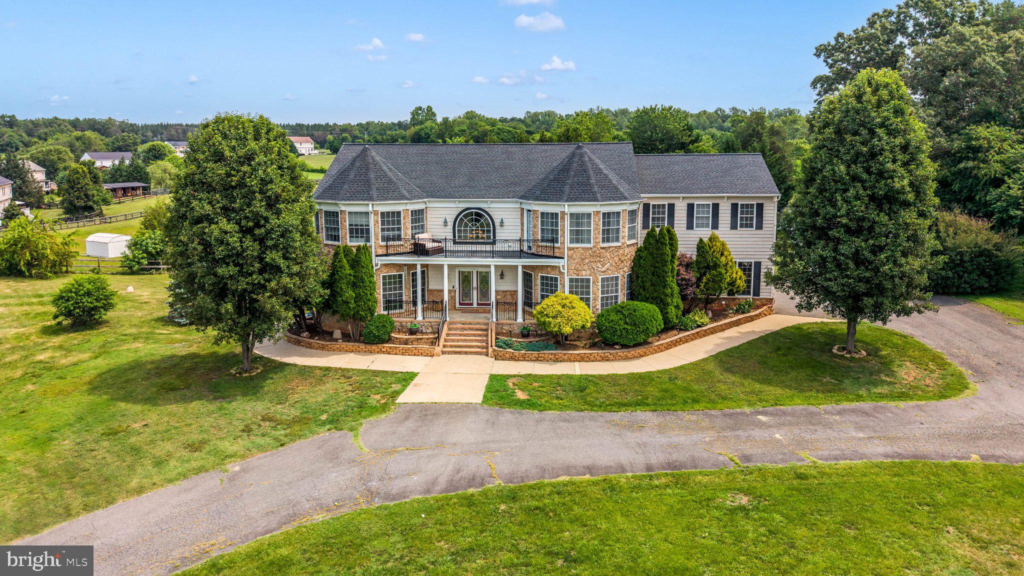 EQUESTRIAN ESTATES - Residential