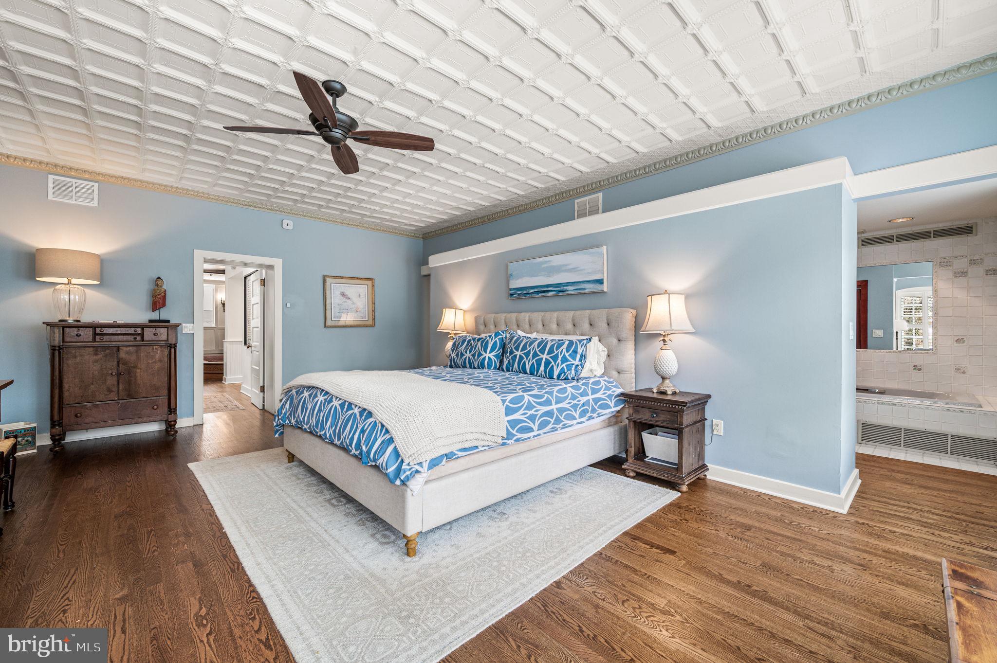 CHESTNUT HILL - Residential