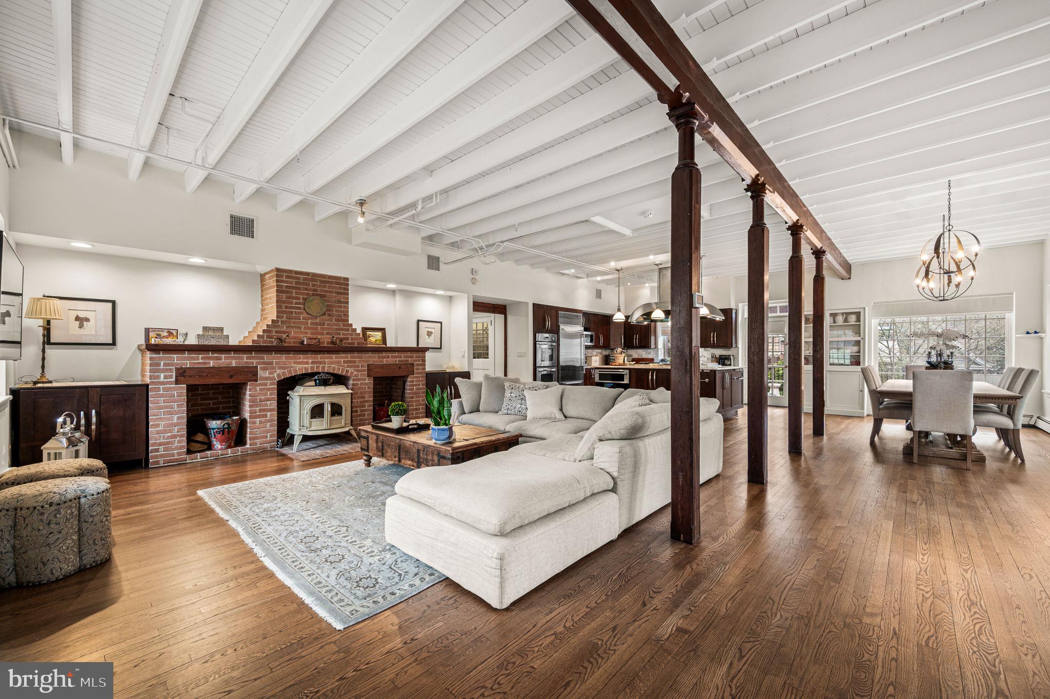 CHESTNUT HILL - Residential
