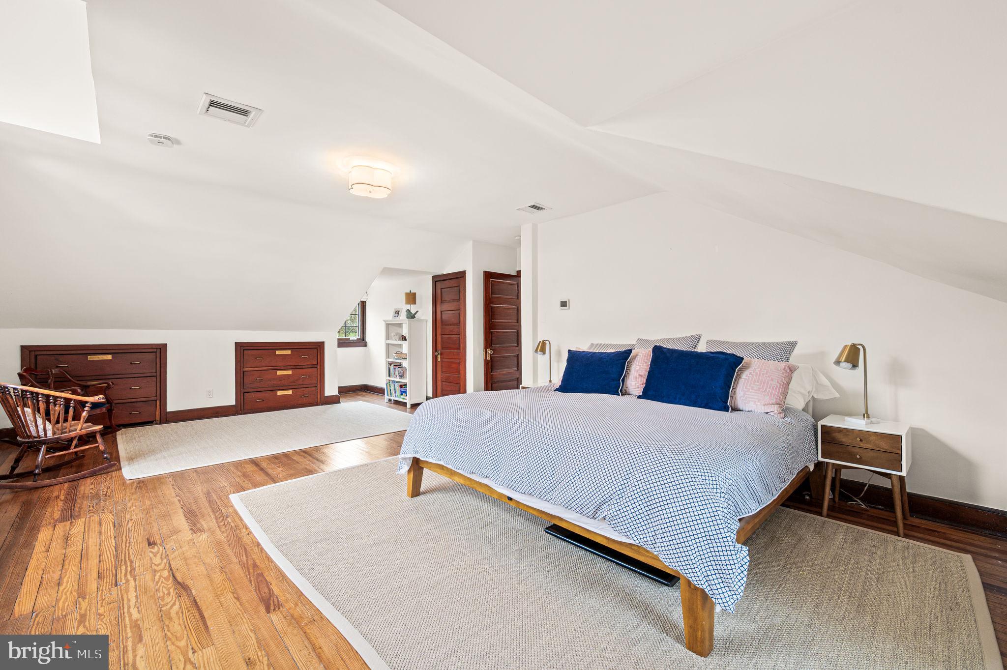 CHESTNUT HILL - Residential