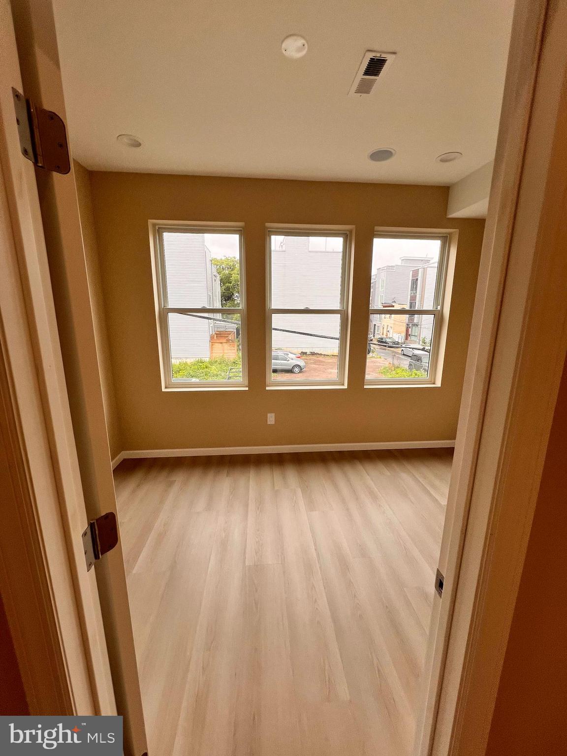 LUDLOW - Residential