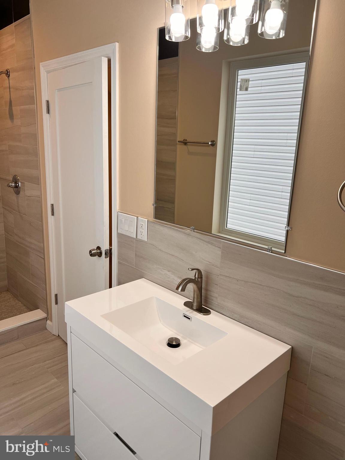 LUDLOW - Residential