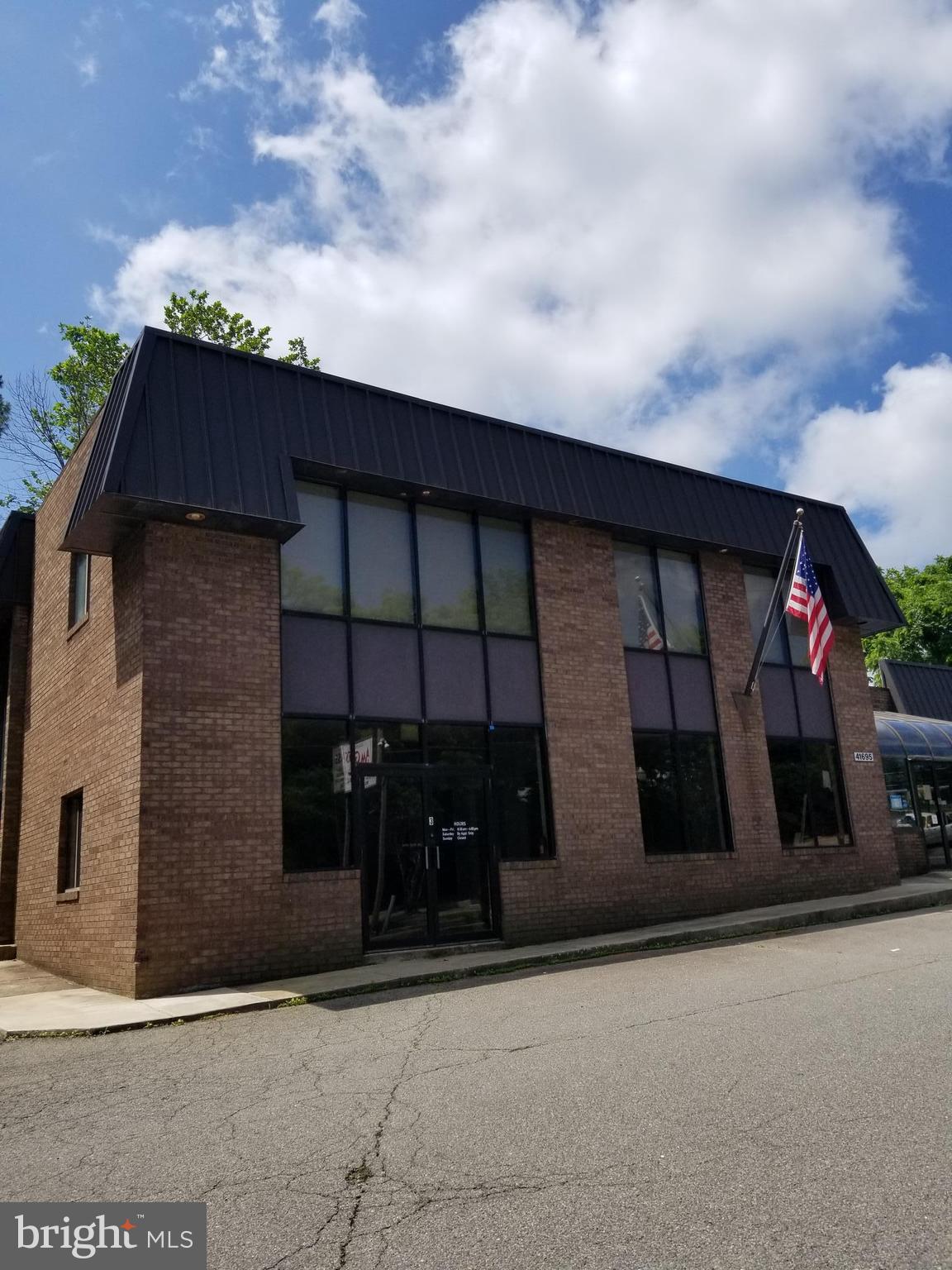 Office / Retail space just steps away from Leonardtown Square.  Can be divided or opened up. Ample parking on site. Public utilities on site as well.