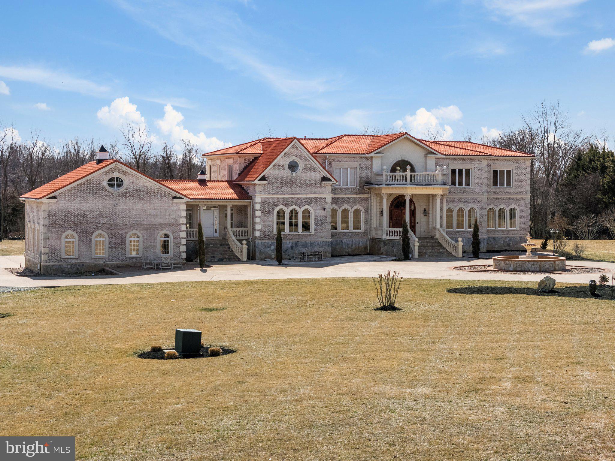 THE CHIMNEYS - Residential