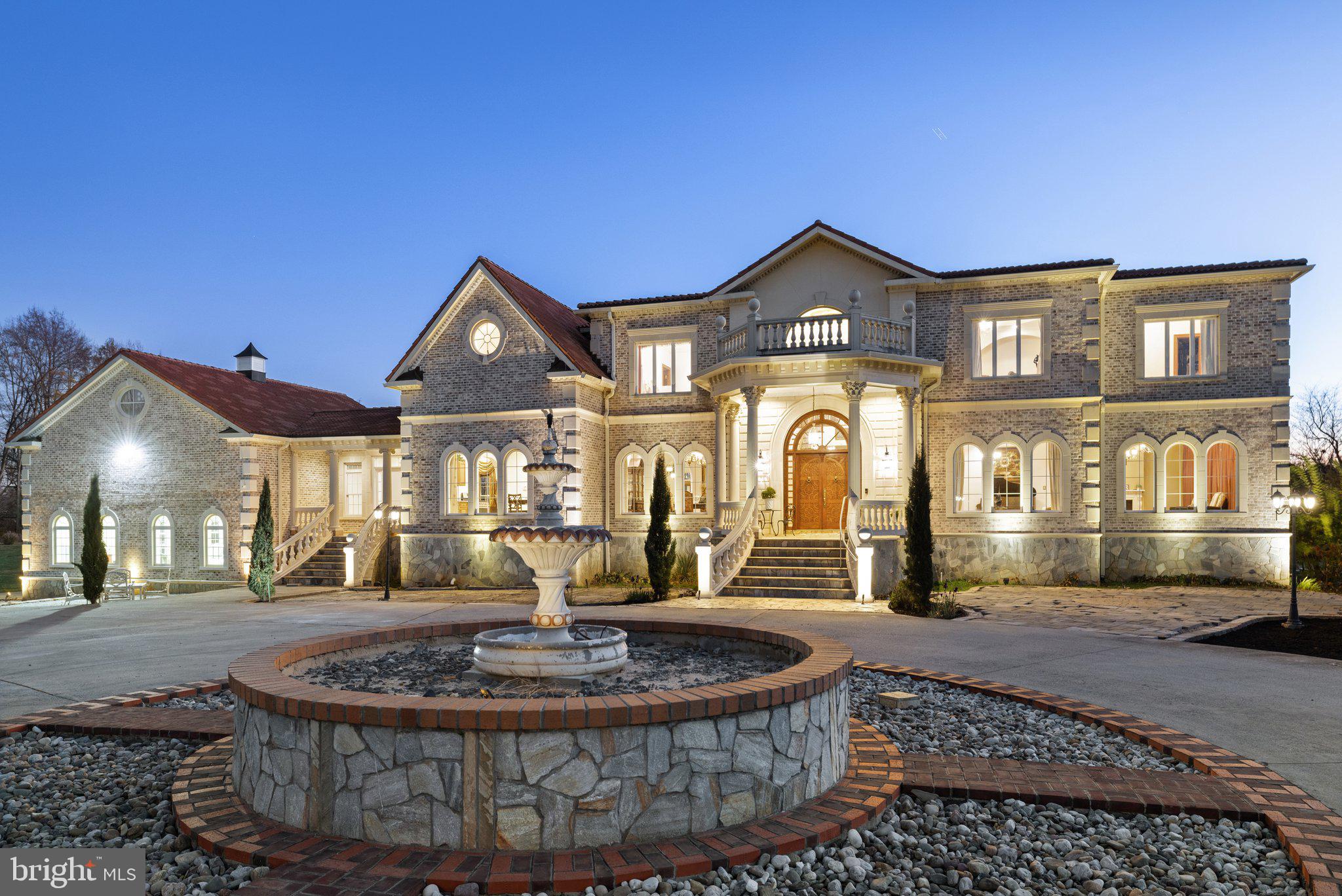THE CHIMNEYS - Residential