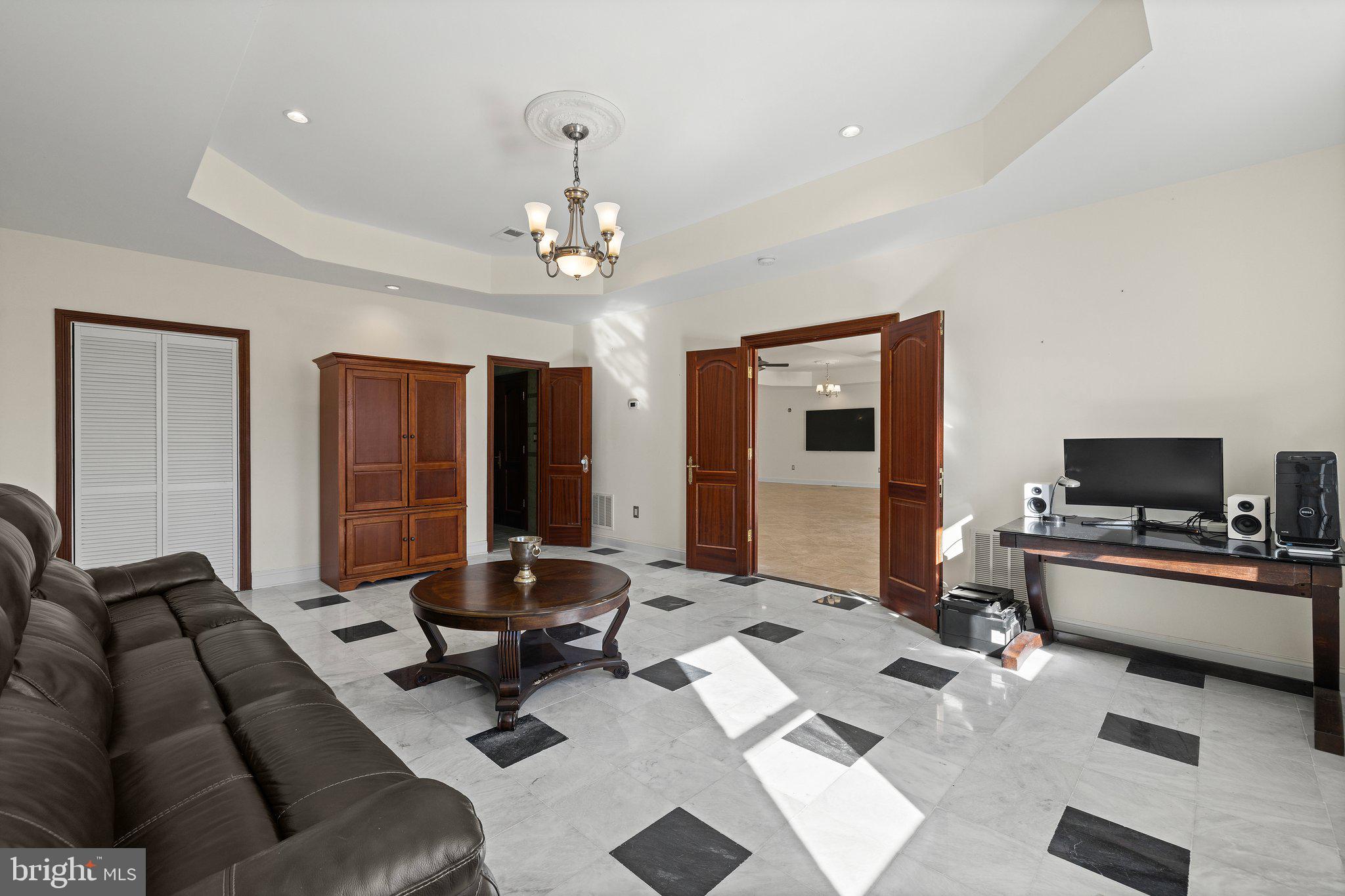 THE CHIMNEYS - Residential