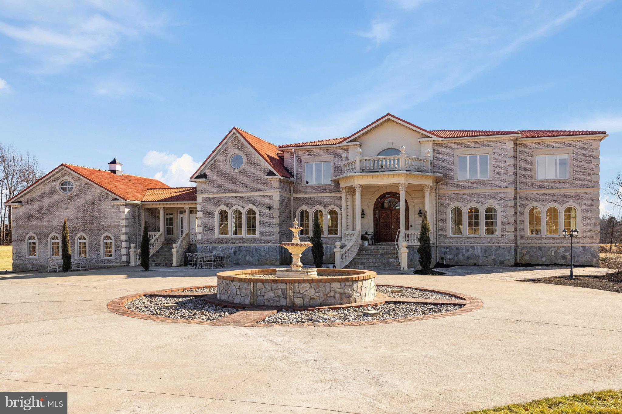 THE CHIMNEYS - Residential