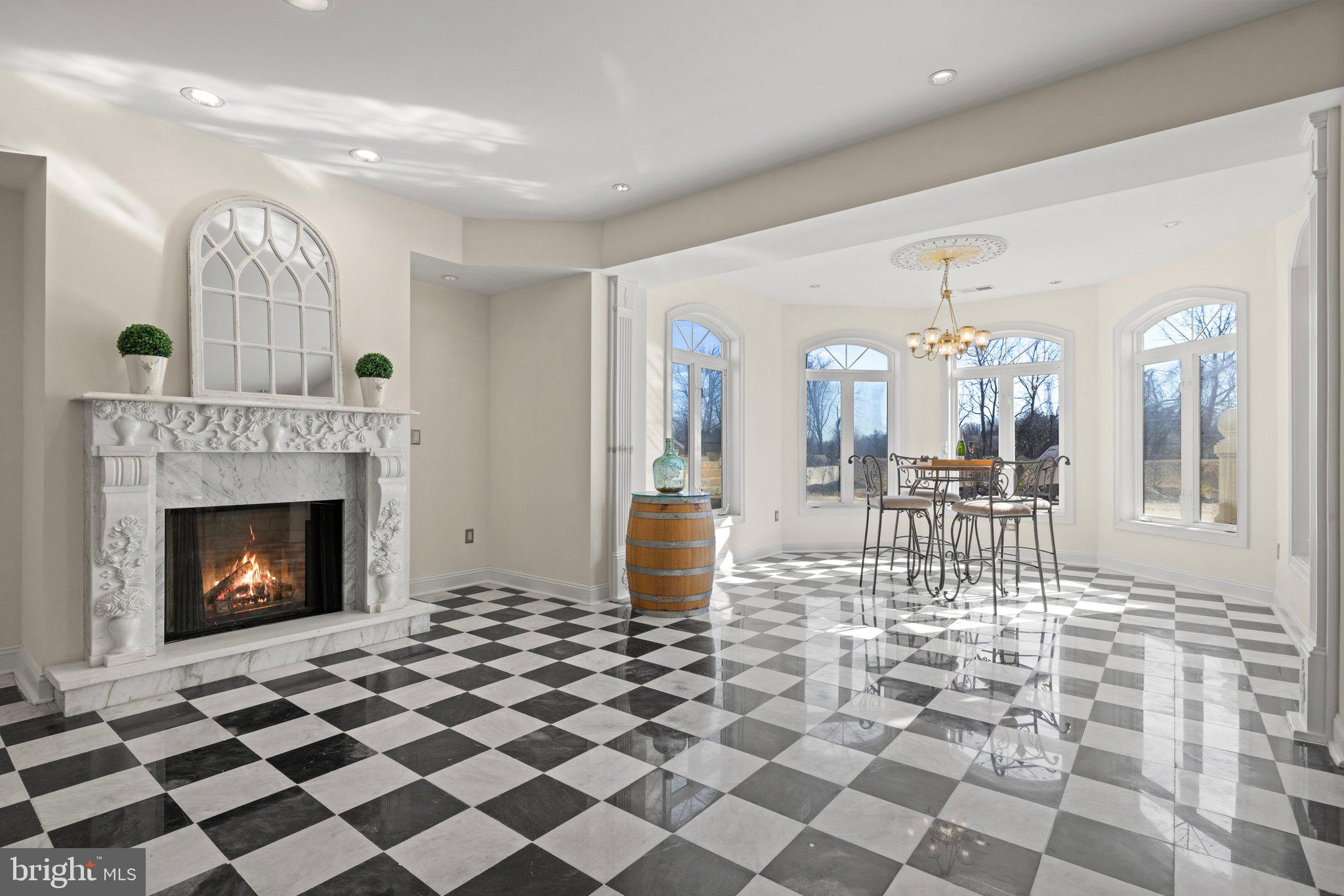 THE CHIMNEYS - Residential