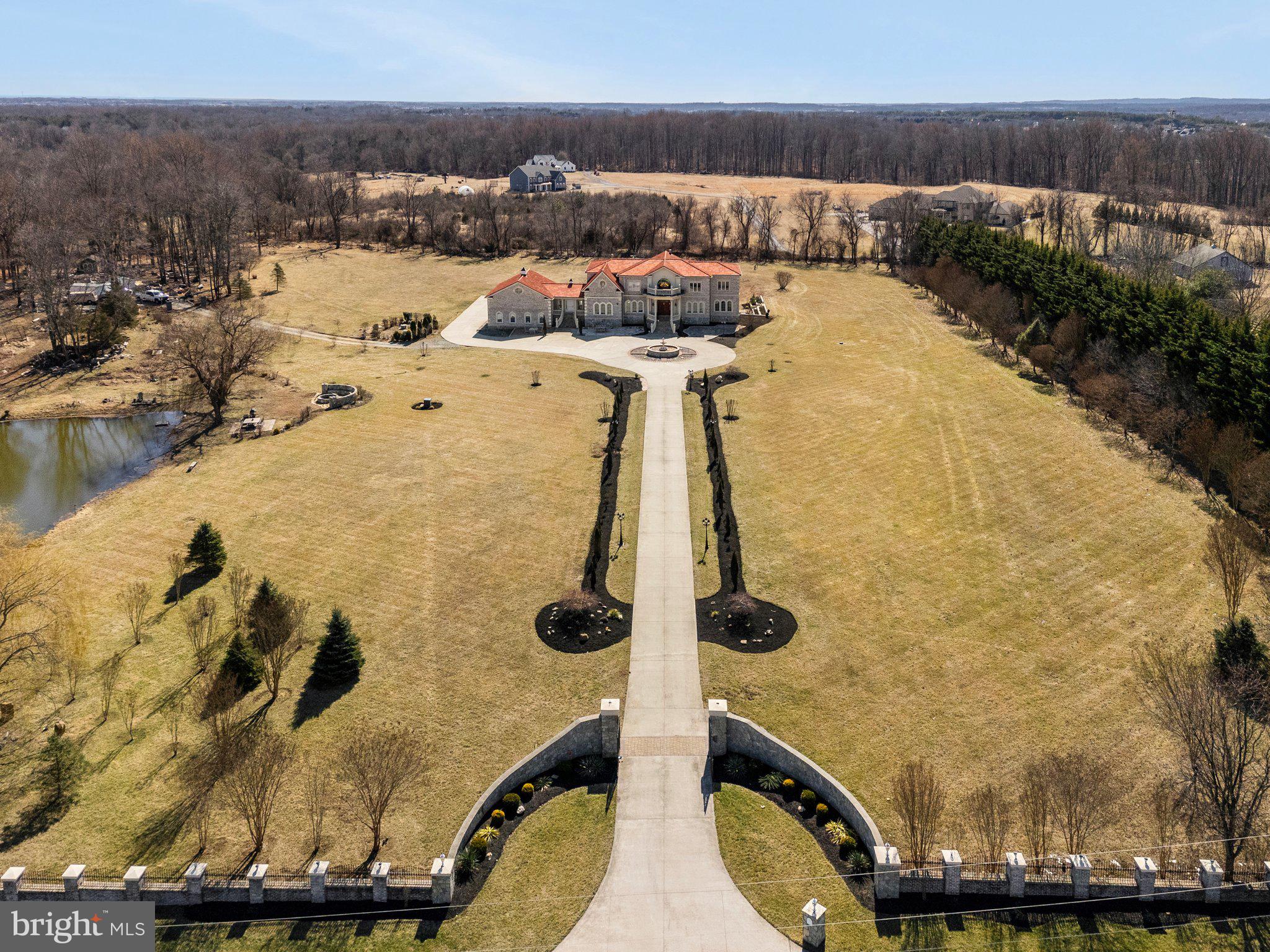 THE CHIMNEYS - Residential