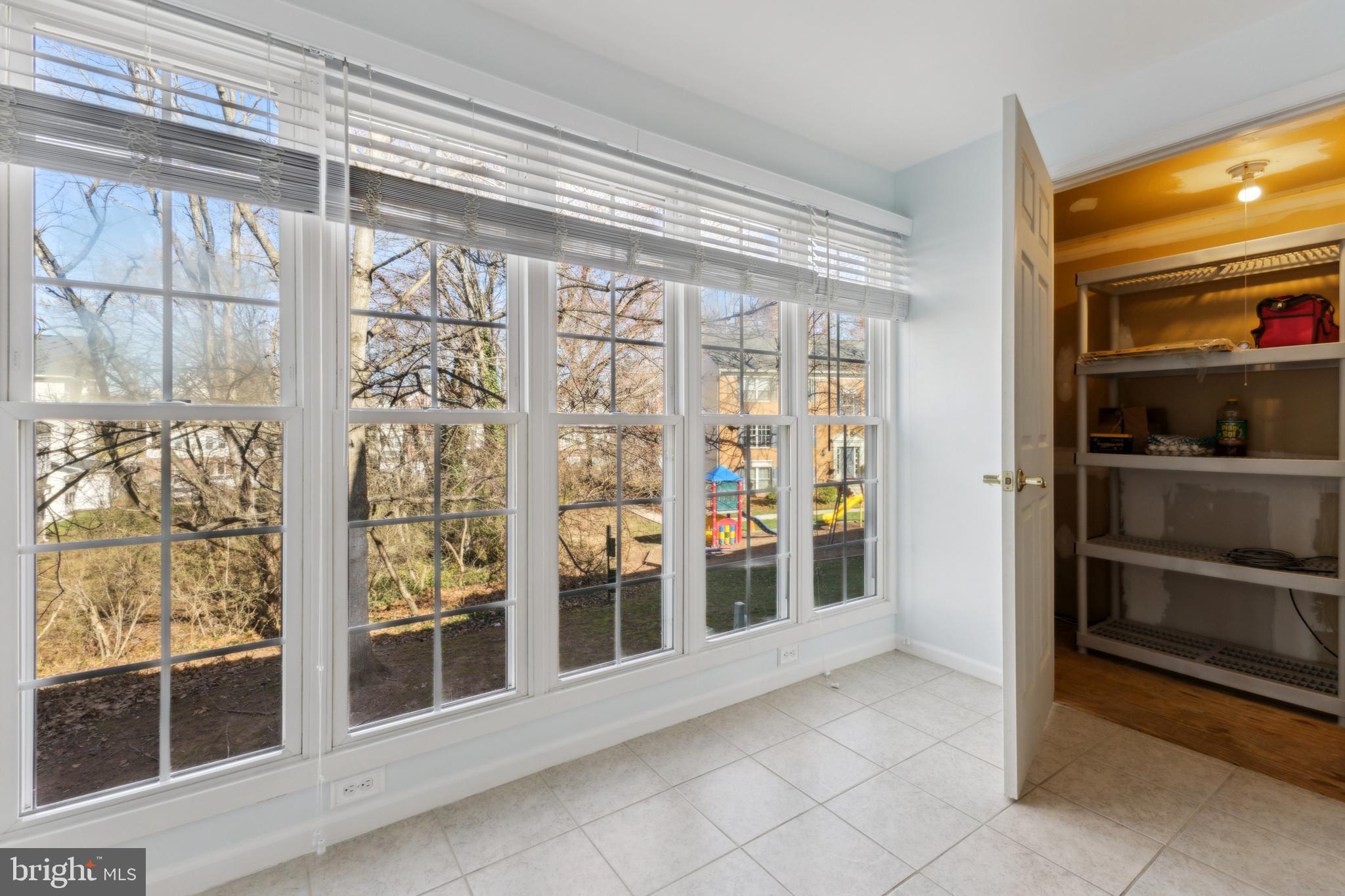 HUNTERS SQUARE - Residential Lease