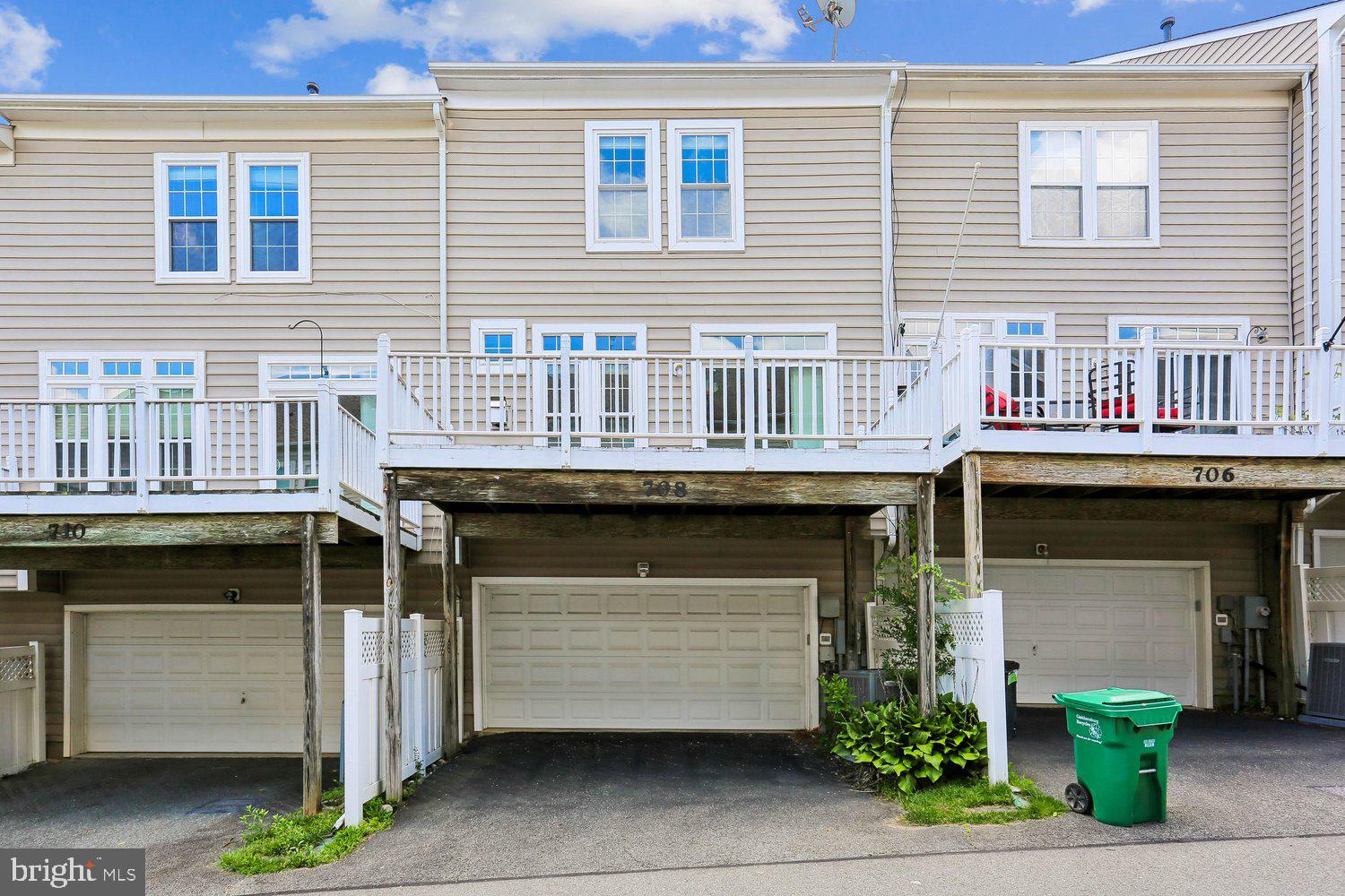 LAKELANDS - Residential