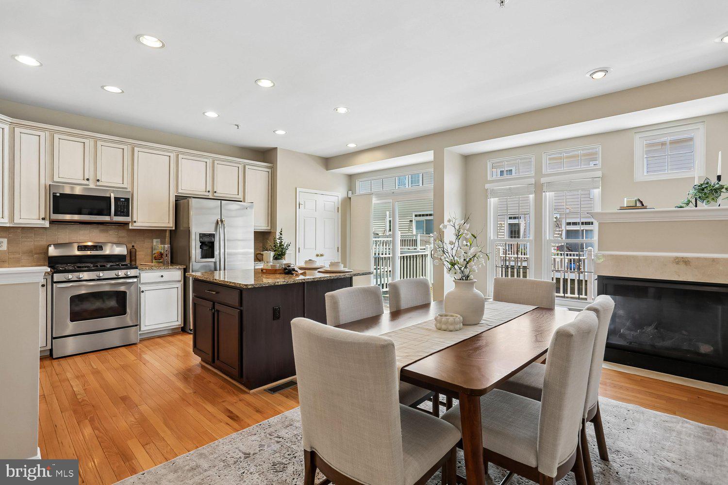 LAKELANDS - Residential