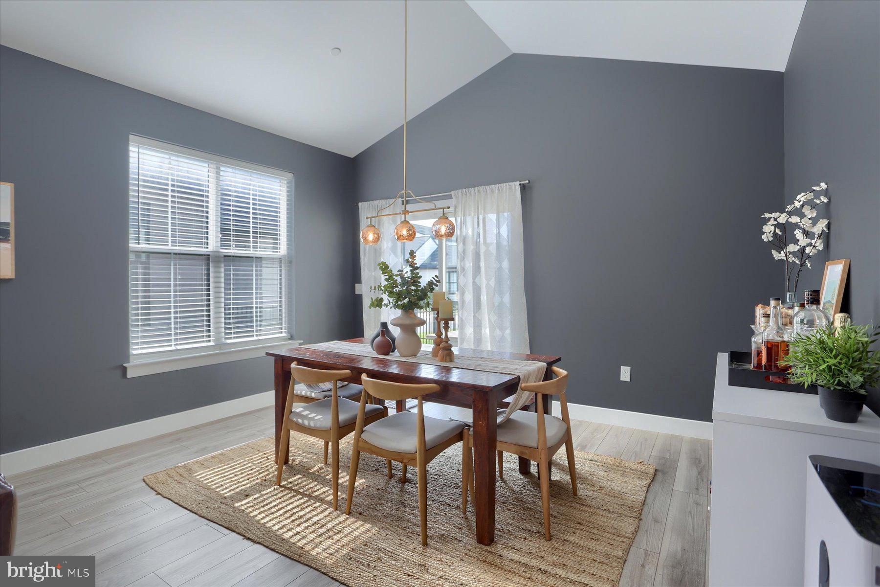 MADISON COURT - Residential