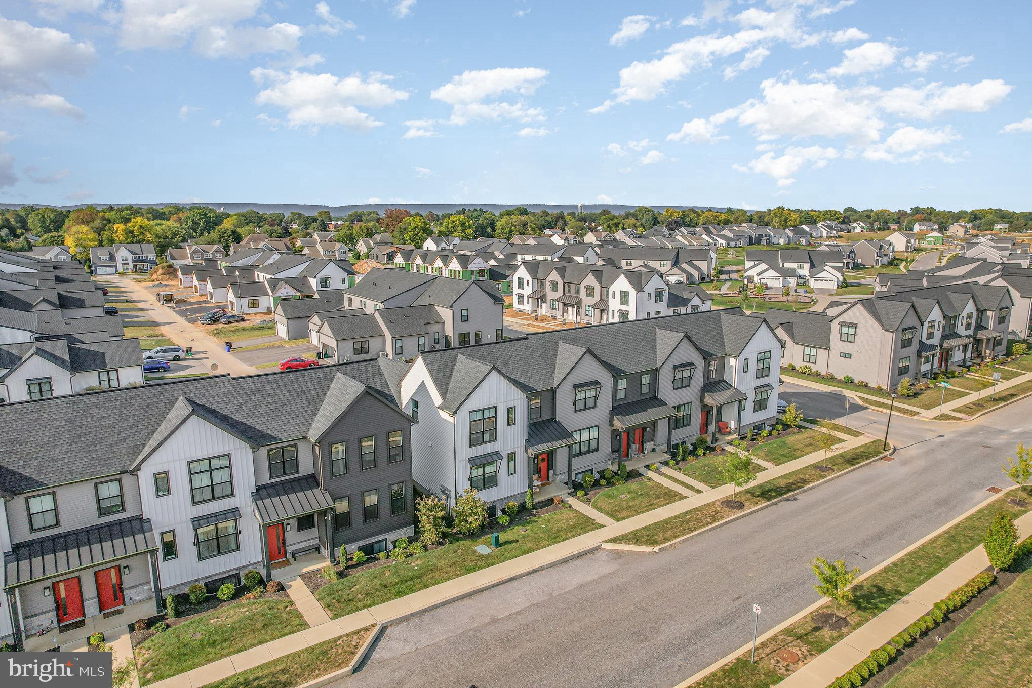 MADISON COURT - Residential