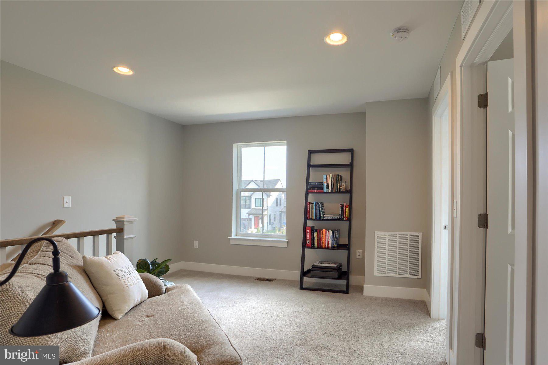 MADISON COURT - Residential