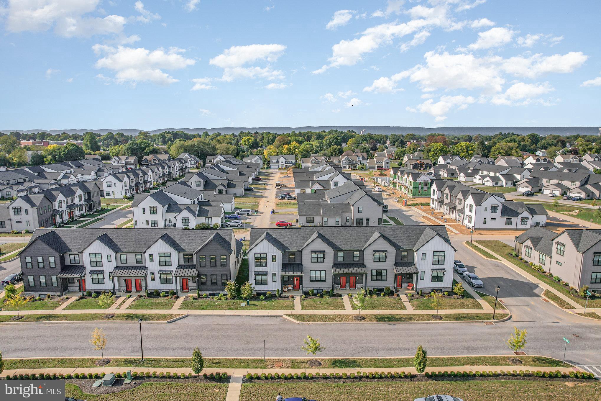 MADISON COURT - Residential