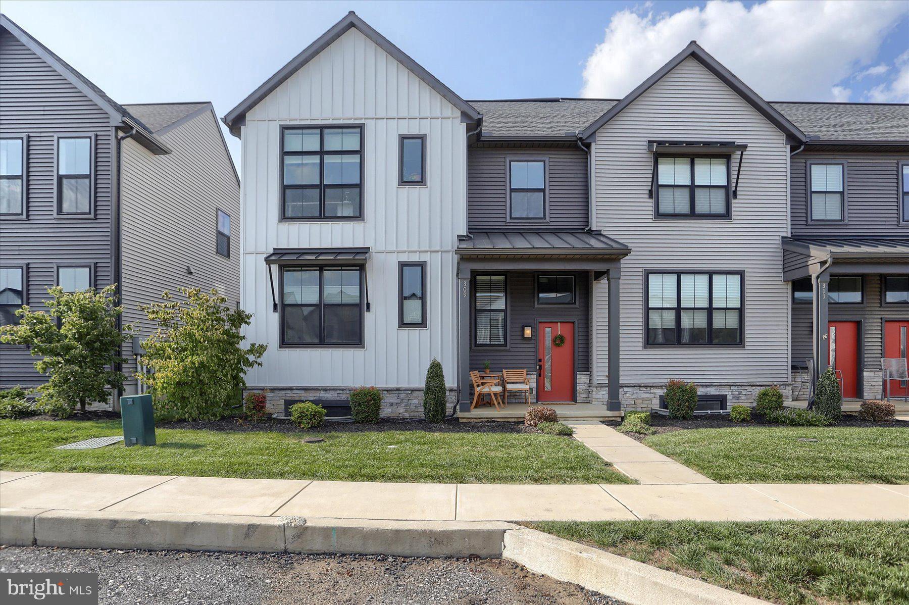 MADISON COURT - Residential