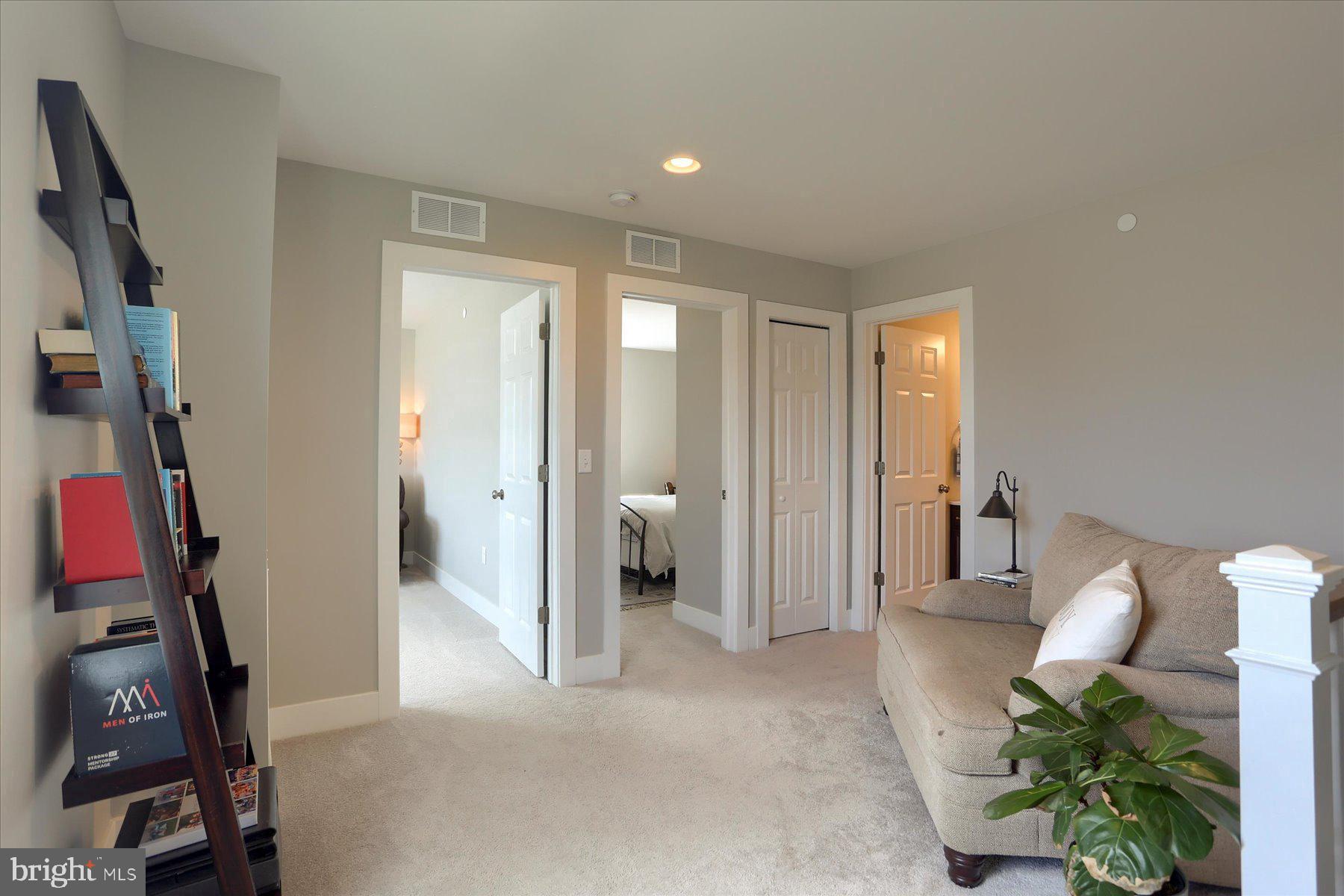MADISON COURT - Residential