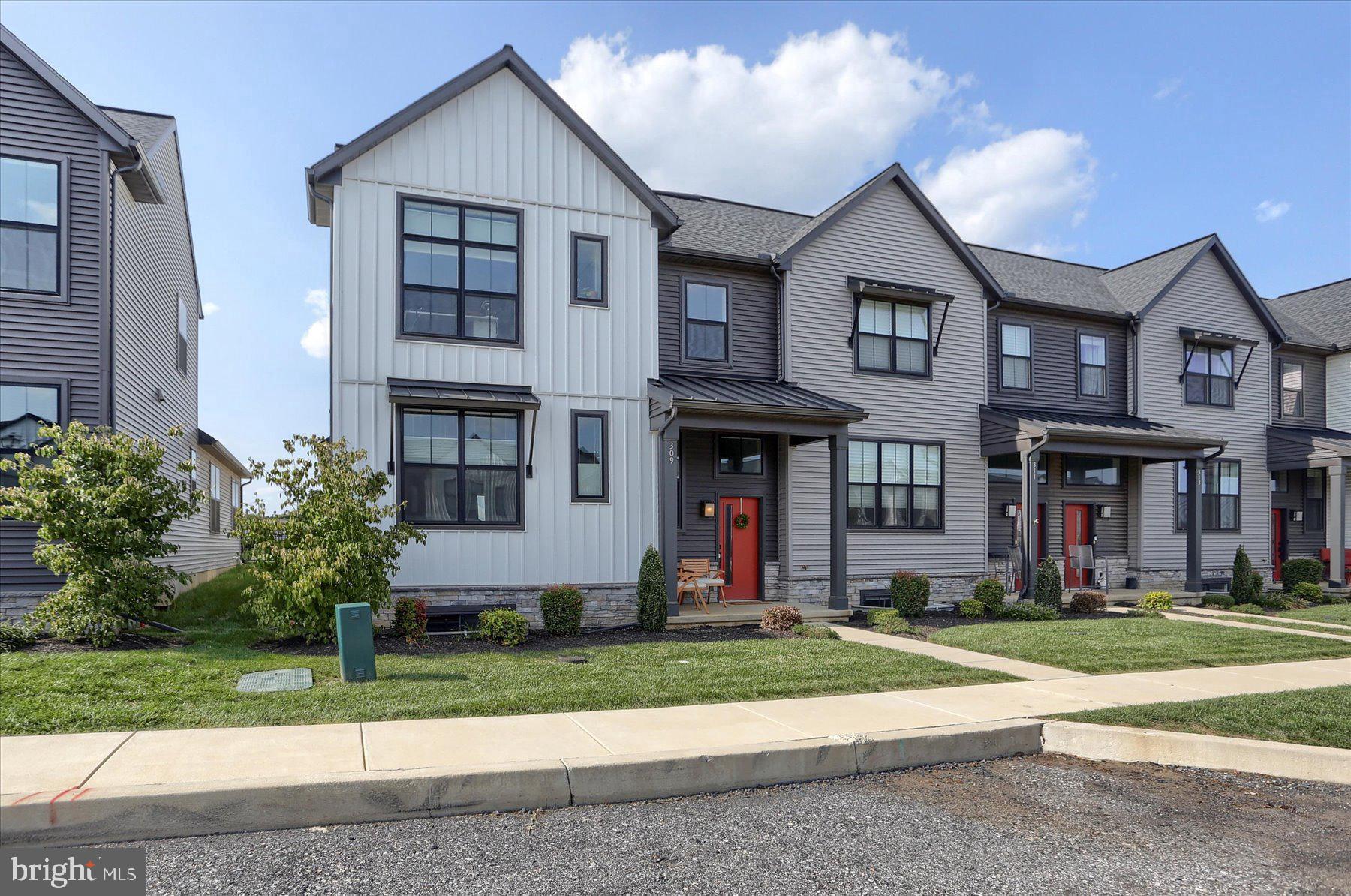MADISON COURT - Residential