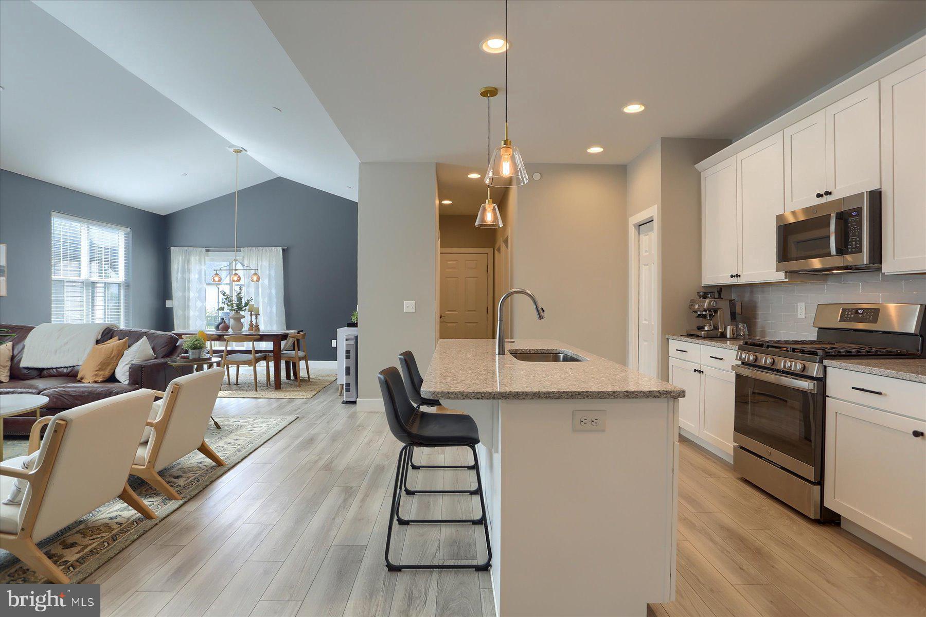 MADISON COURT - Residential
