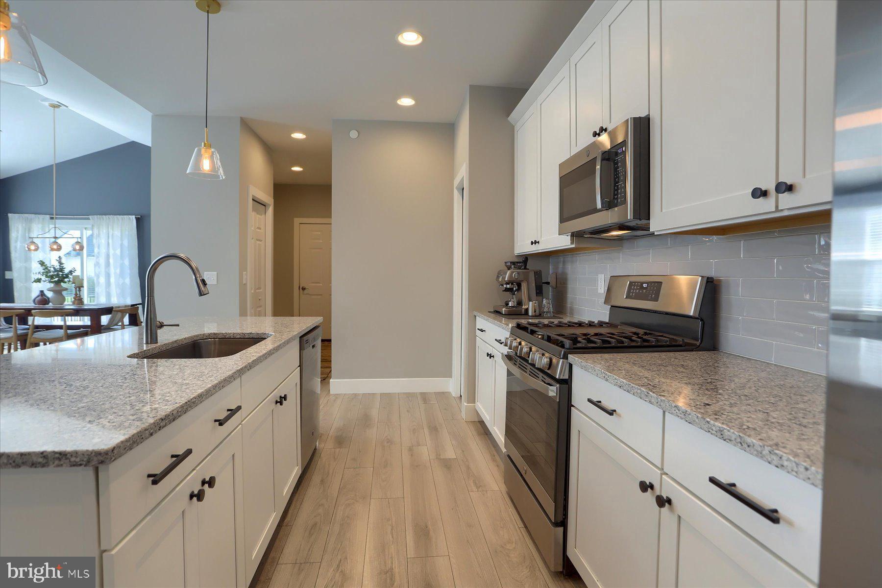MADISON COURT - Residential
