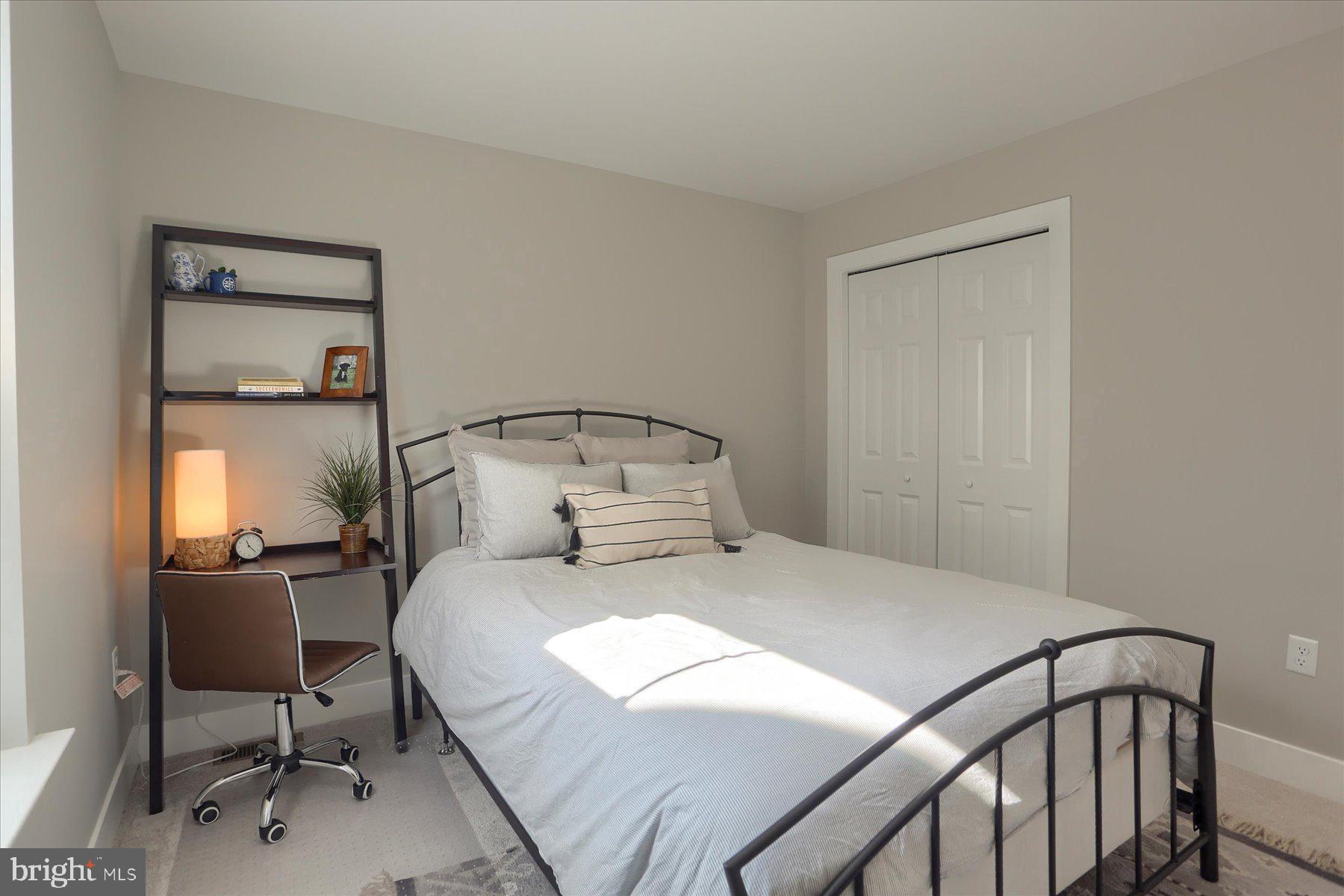 MADISON COURT - Residential