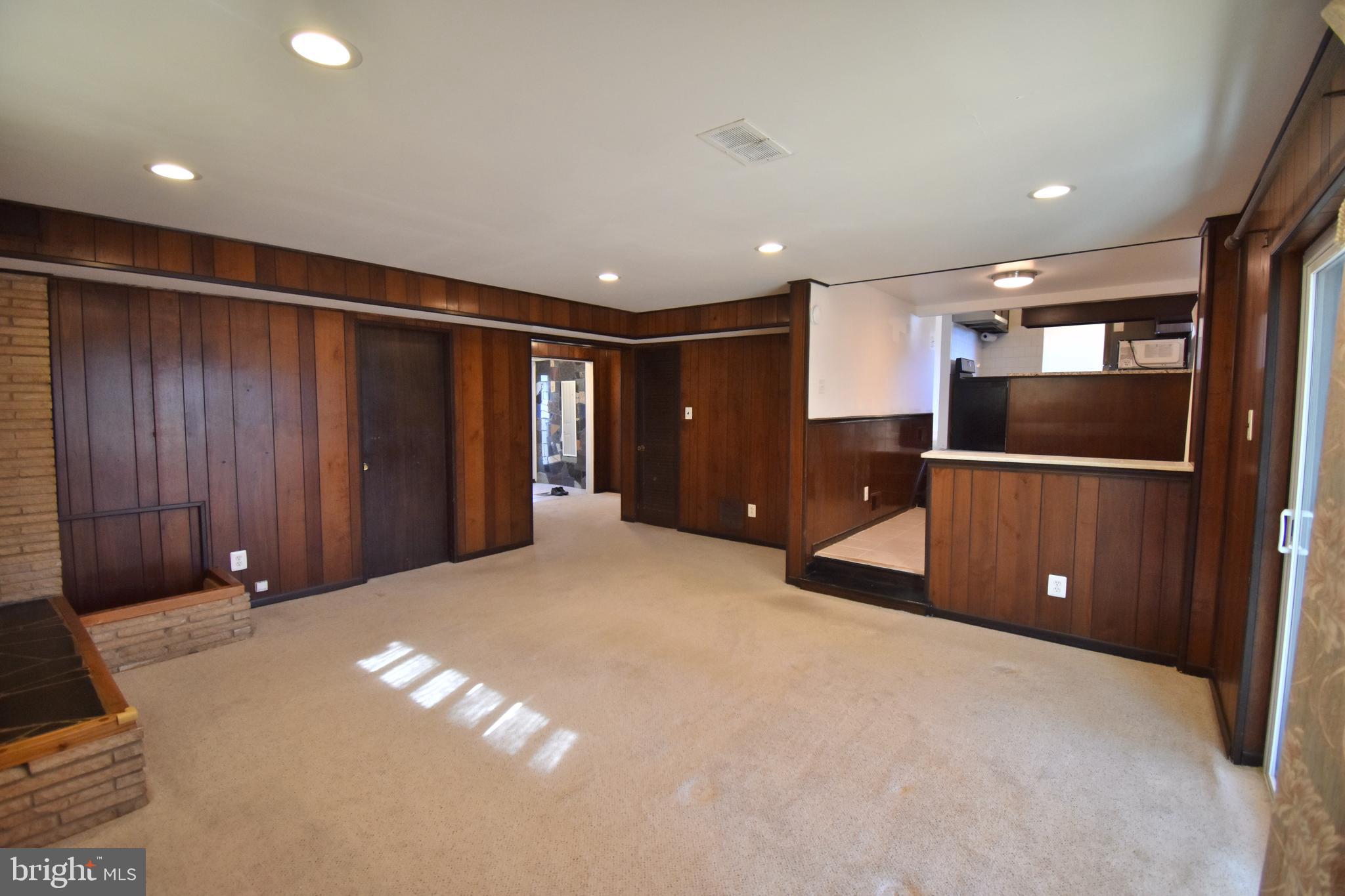 ASPEN HILL PARK - Residential Lease