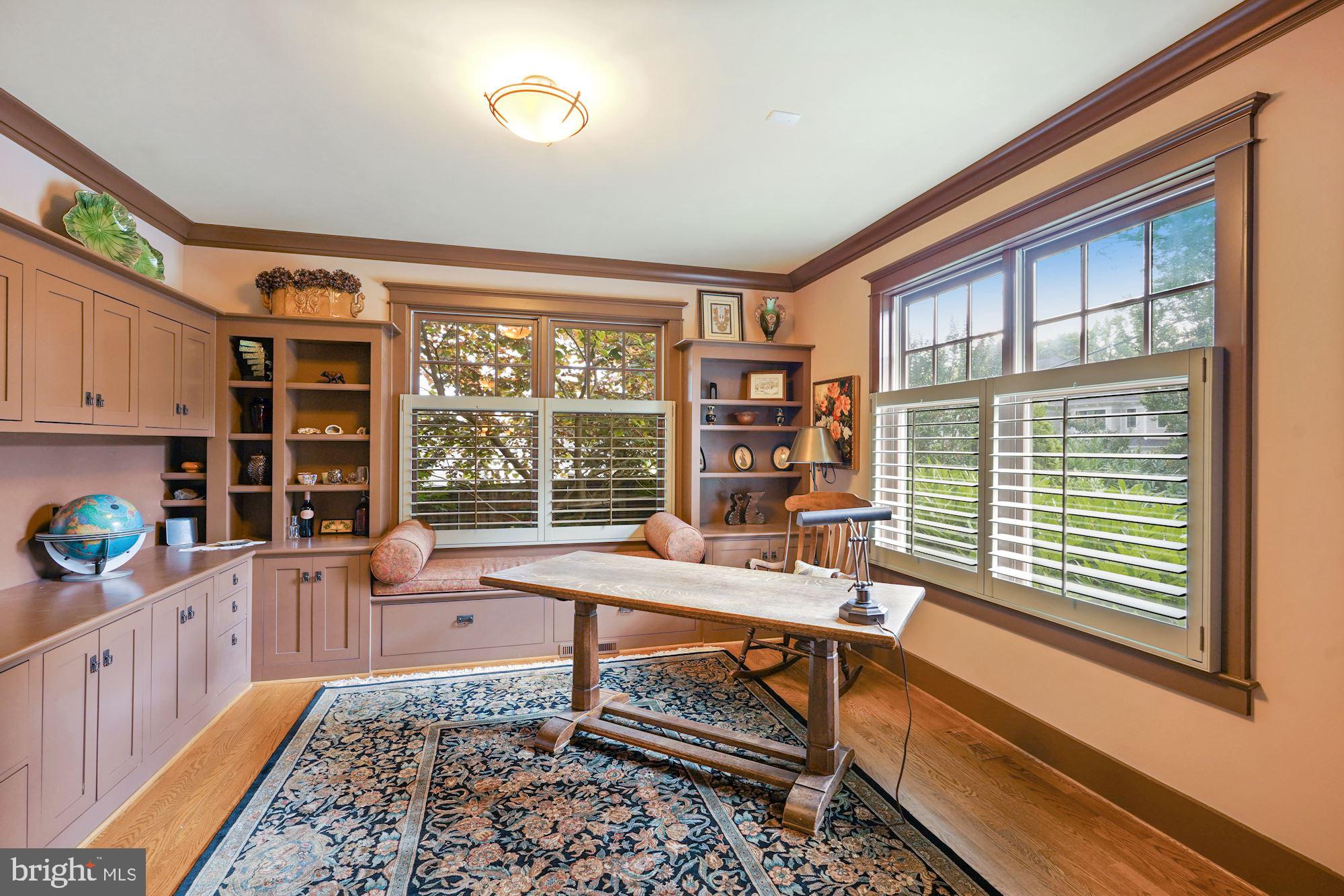 COUNTRY CLUB MANOR - Residential