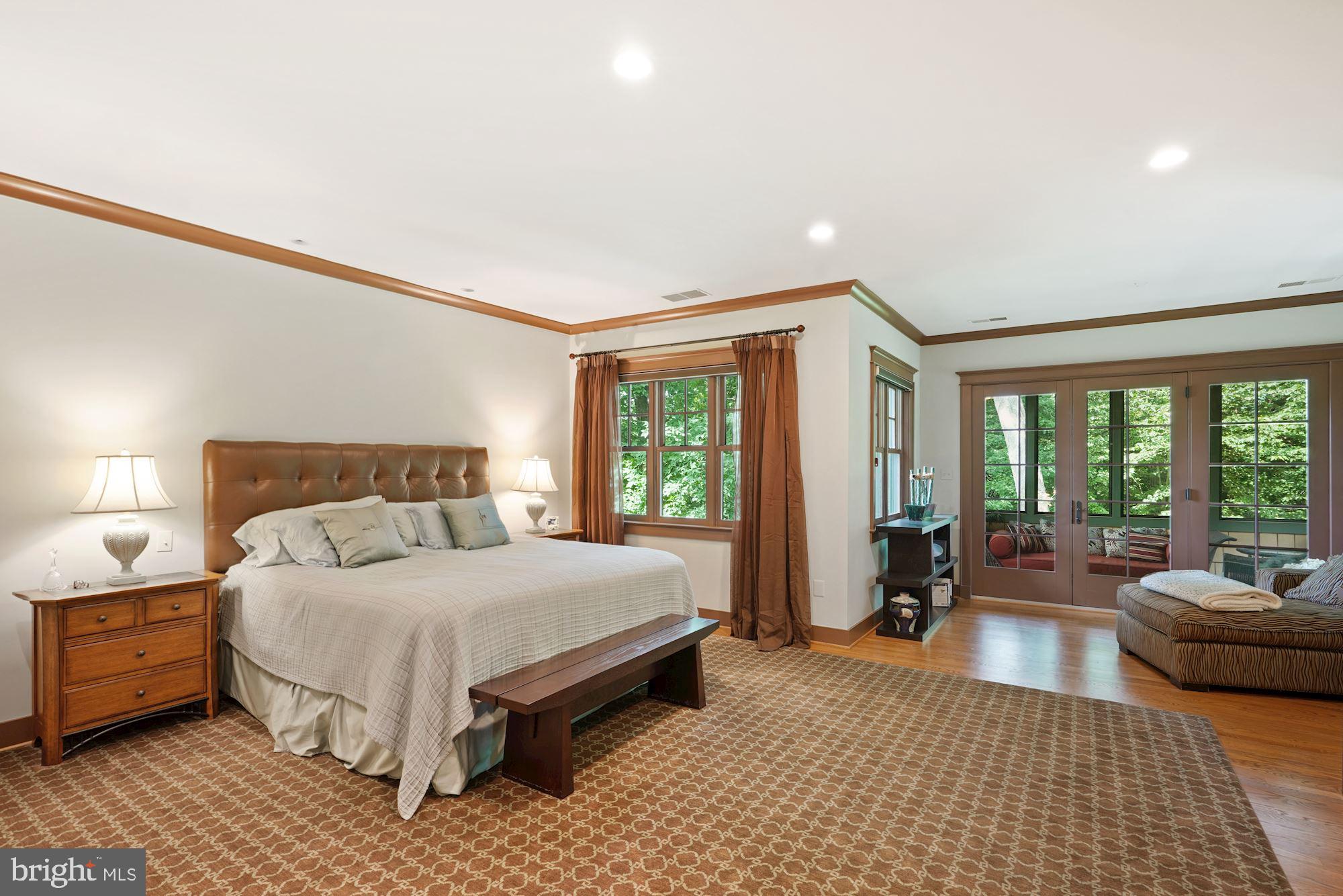 COUNTRY CLUB MANOR - Residential