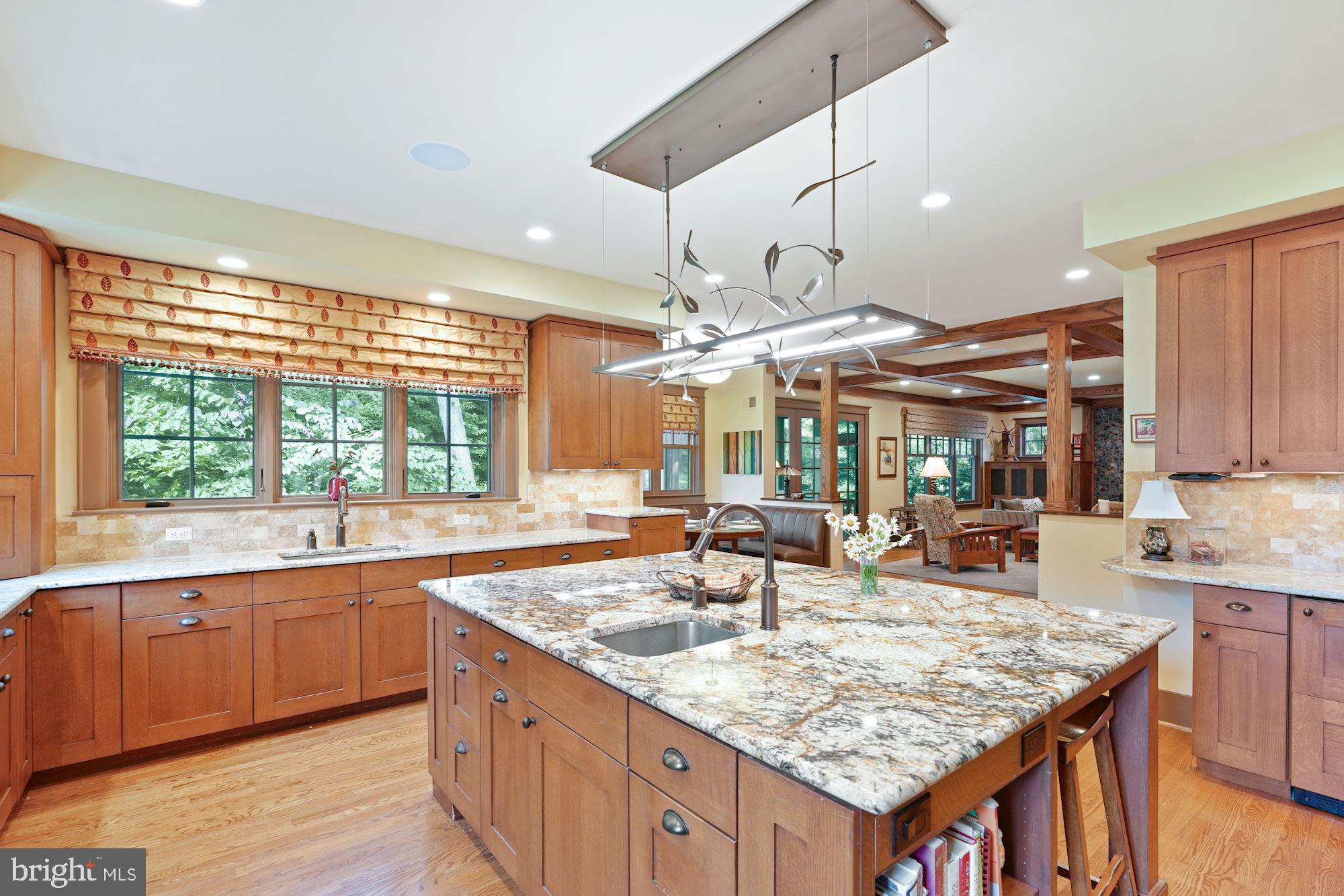 COUNTRY CLUB MANOR - Residential
