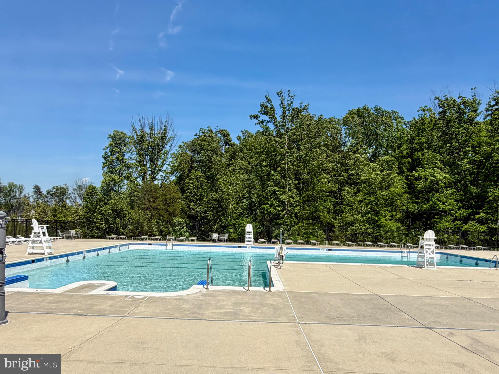 LOUDOUN CROSSING CONDOMINIUM - Residential
