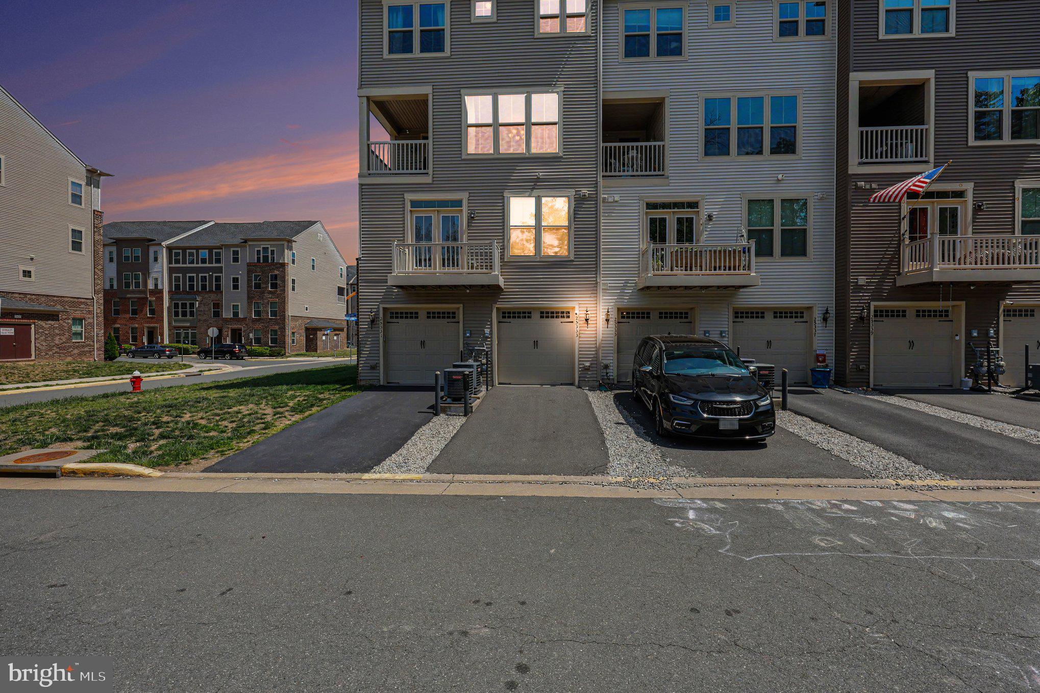 LOUDOUN CROSSING CONDOMINIUM - Residential