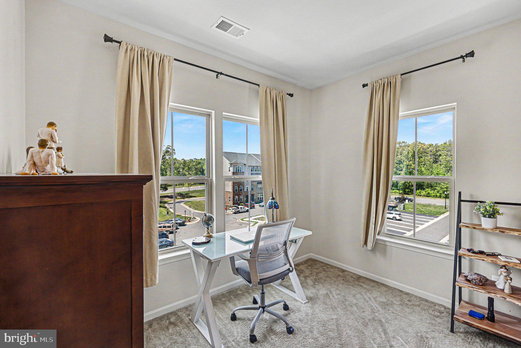 LOUDOUN CROSSING CONDOMINIUM - Residential
