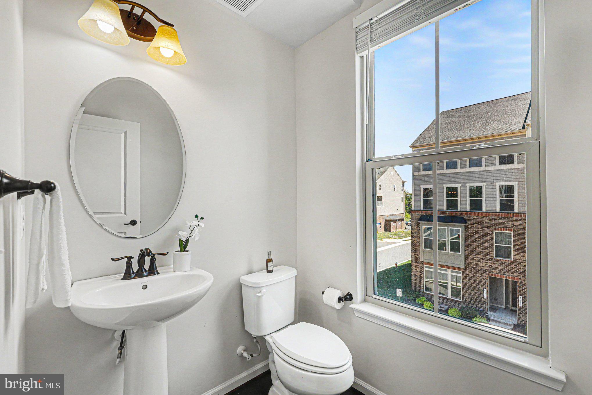 LOUDOUN CROSSING CONDOMINIUM - Residential