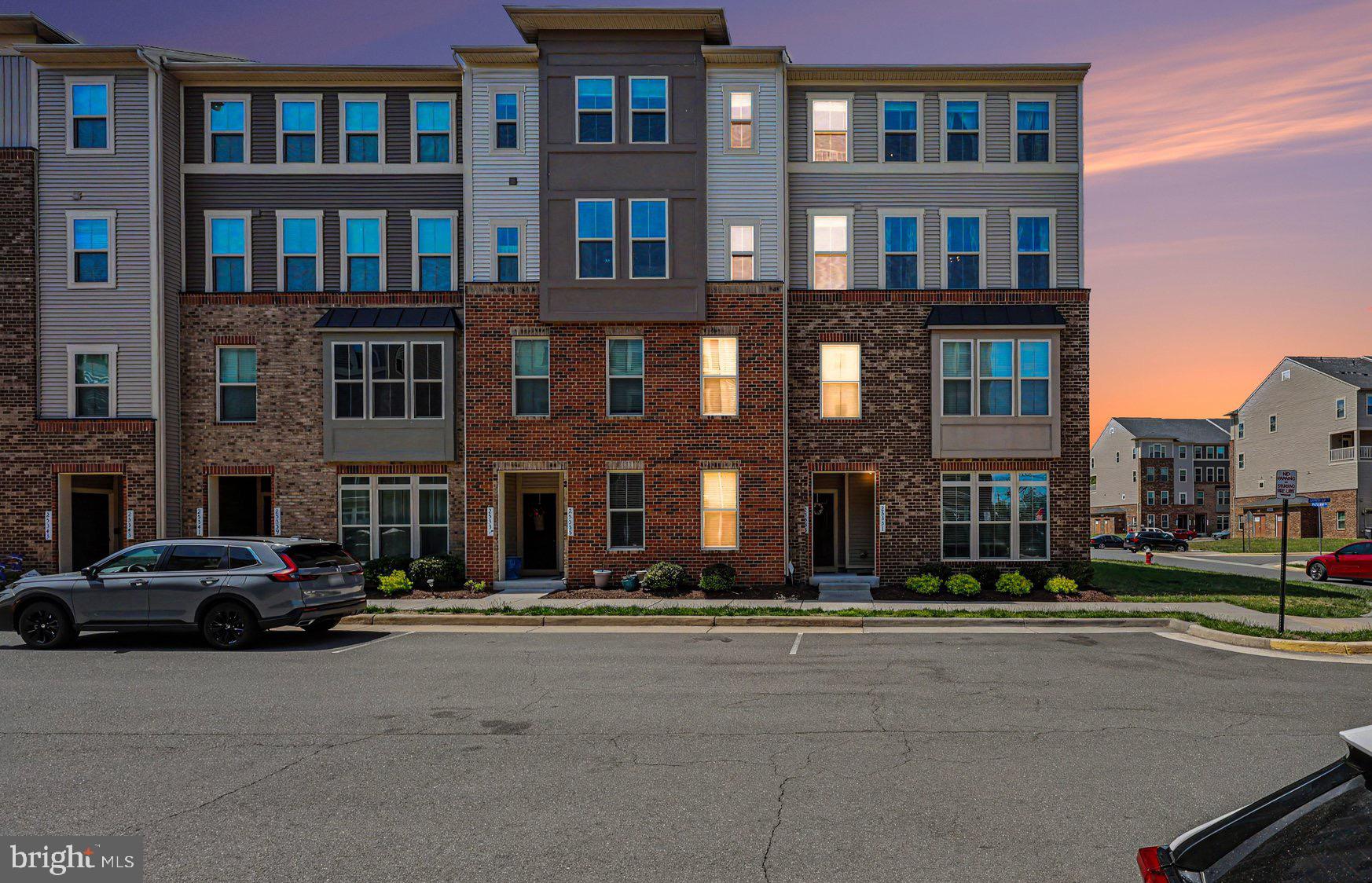 LOUDOUN CROSSING CONDOMINIUM - Residential