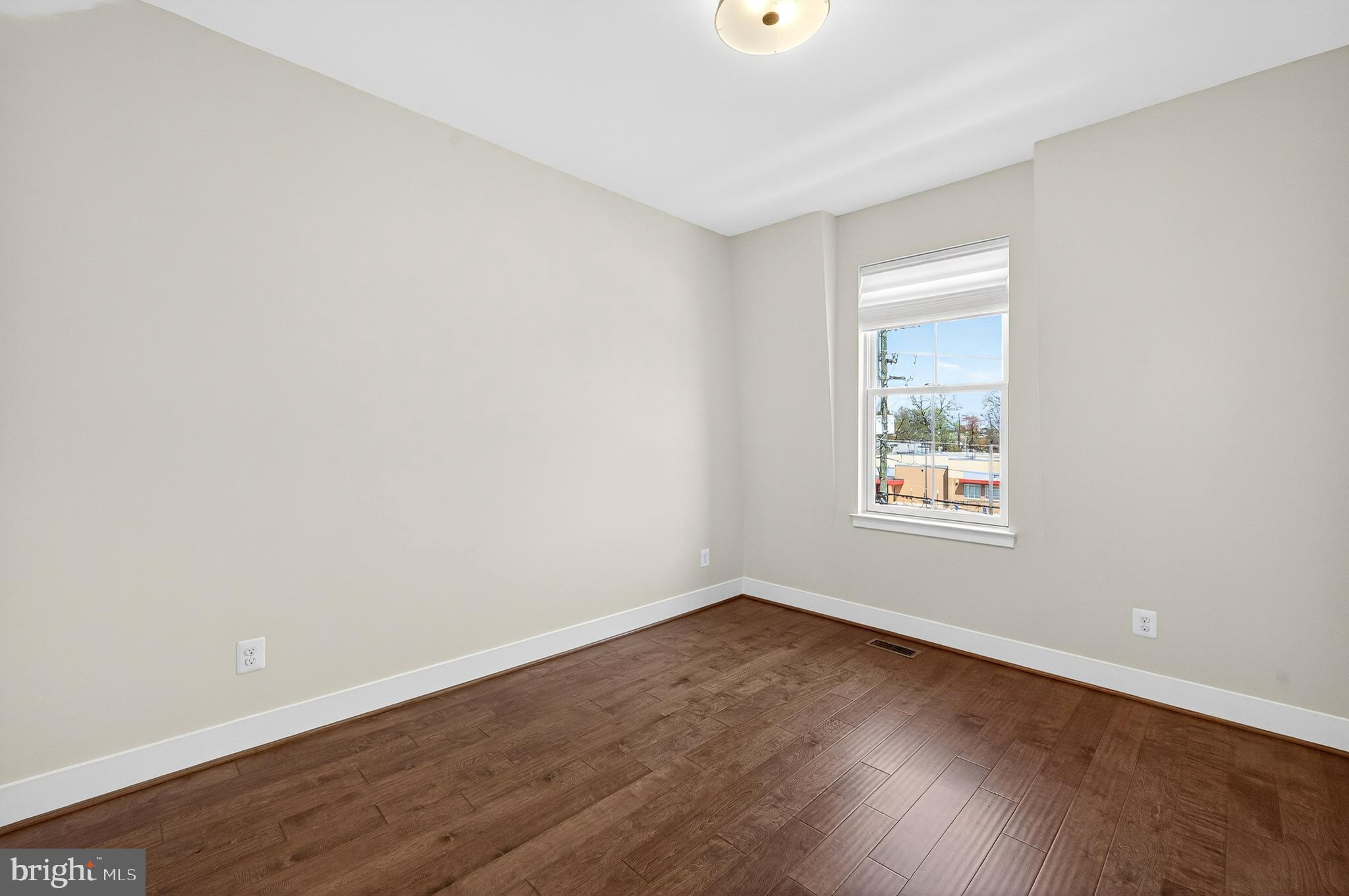 CADENCE ON CENTER - Residential