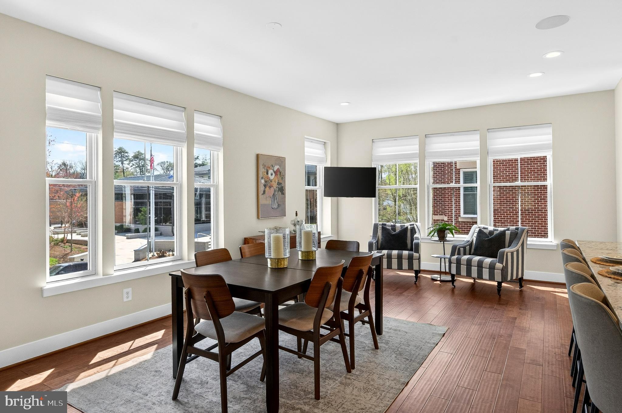 CADENCE ON CENTER - Residential