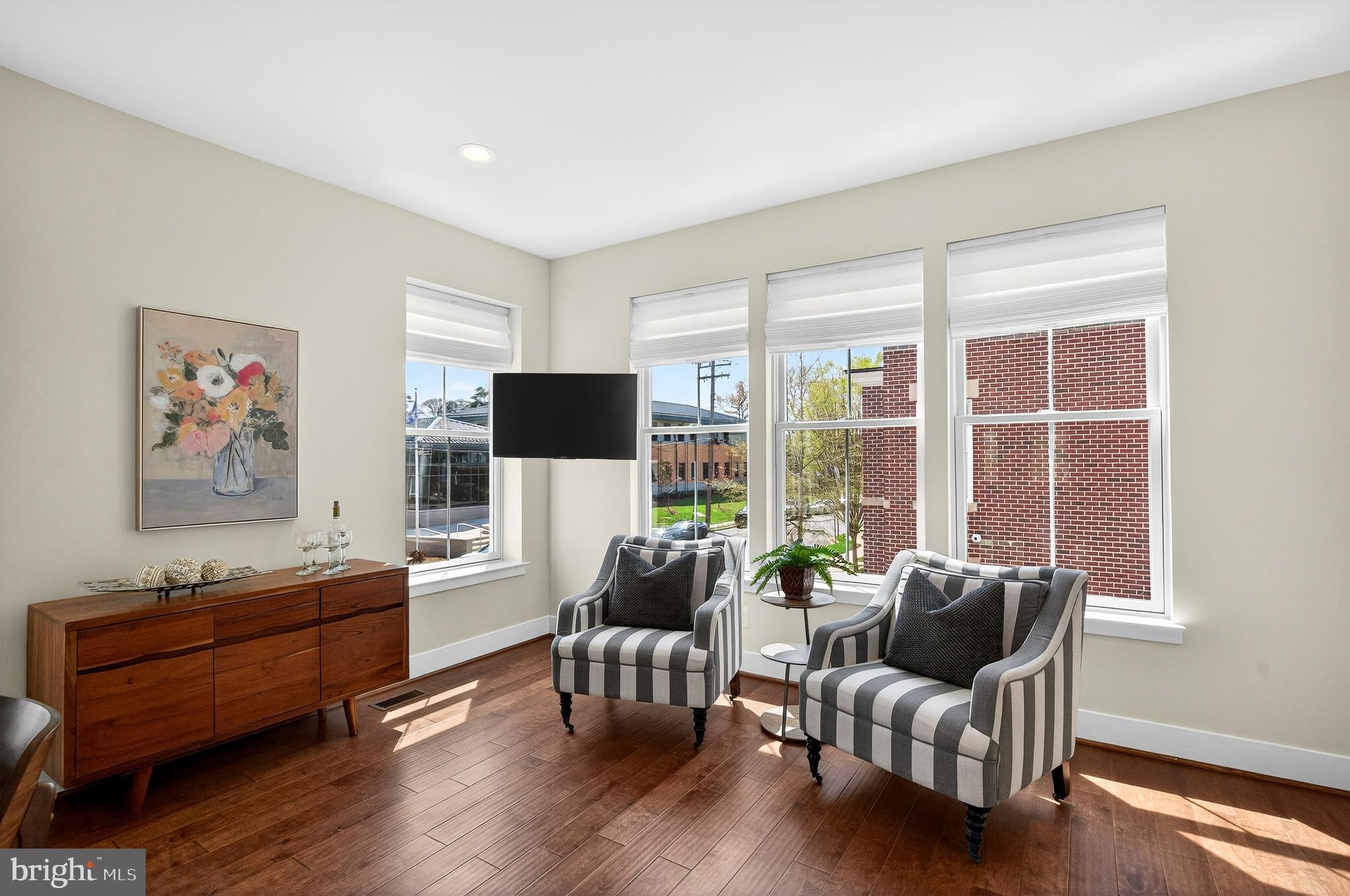 CADENCE ON CENTER - Residential