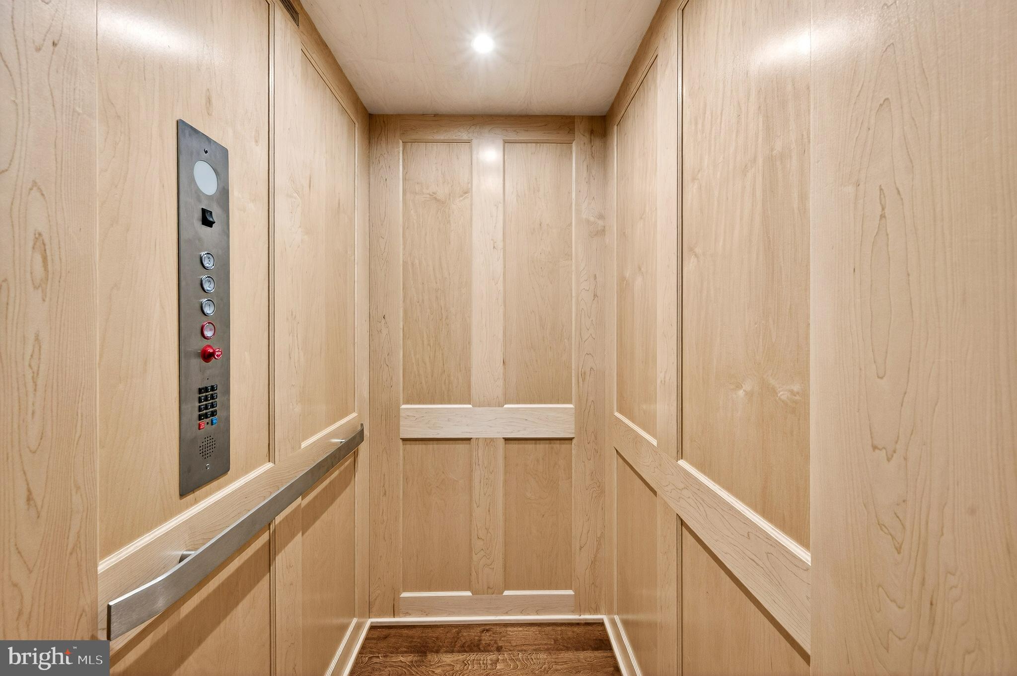 CADENCE ON CENTER - Residential