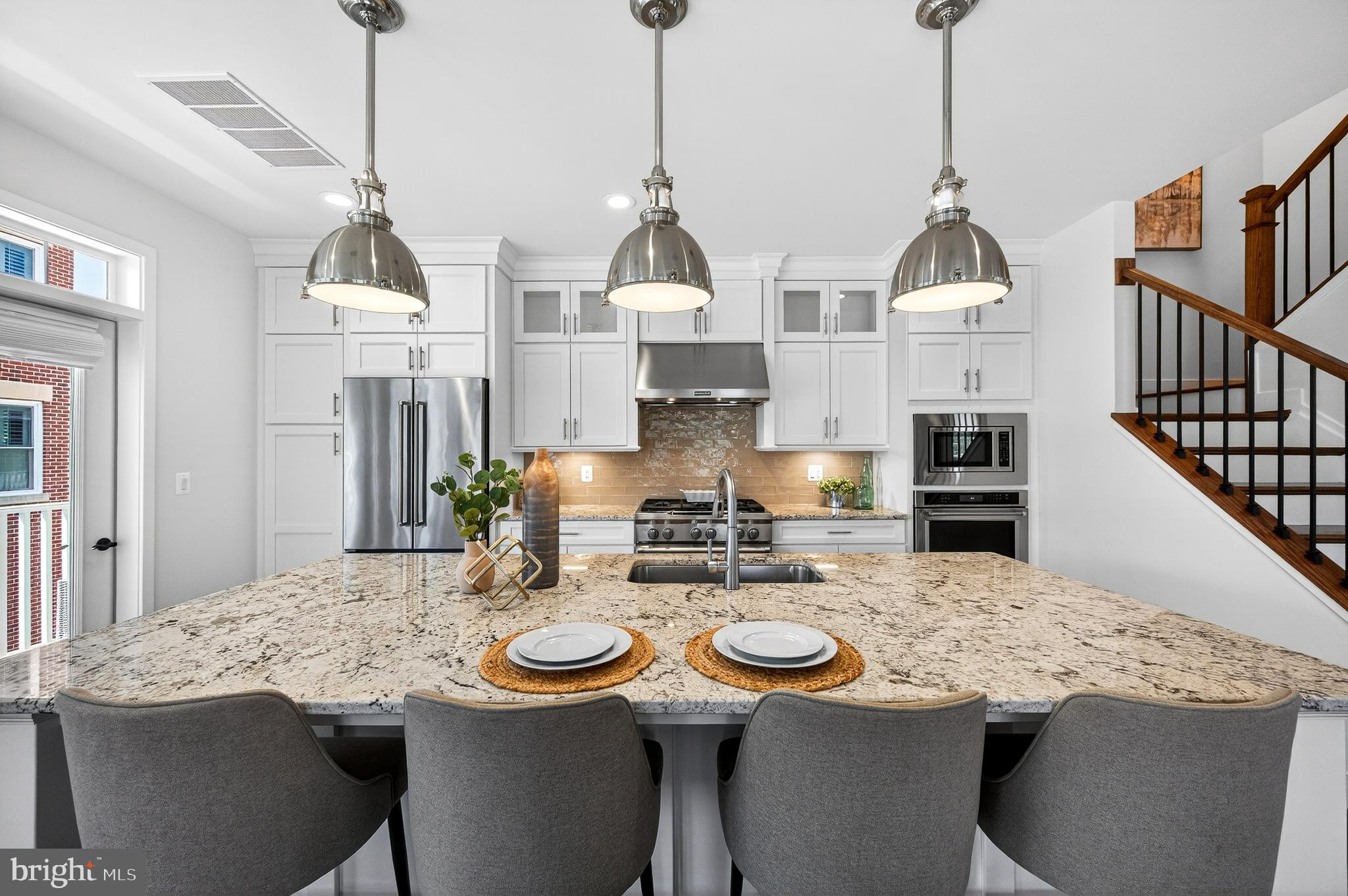 CADENCE ON CENTER - Residential