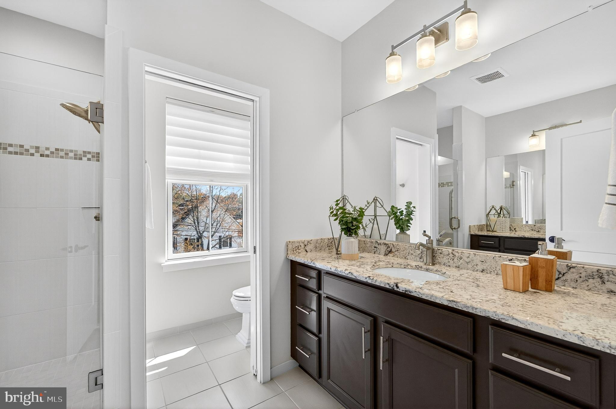 CADENCE ON CENTER - Residential