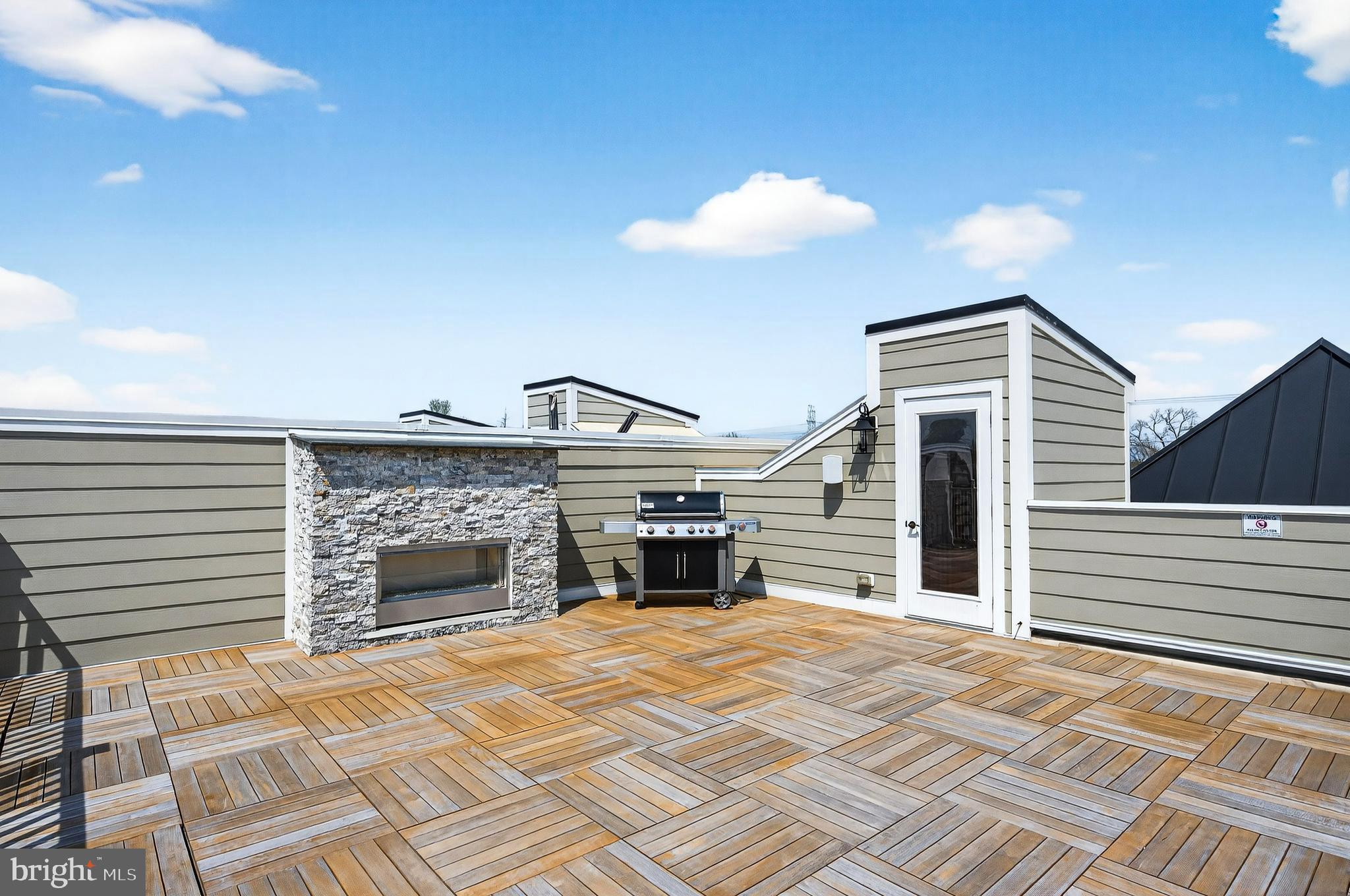 CADENCE ON CENTER - Residential