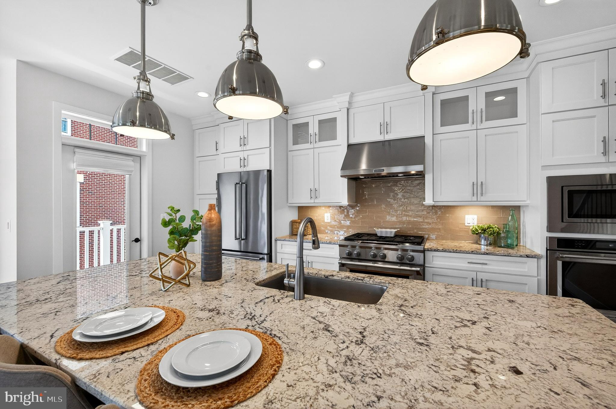 CADENCE ON CENTER - Residential