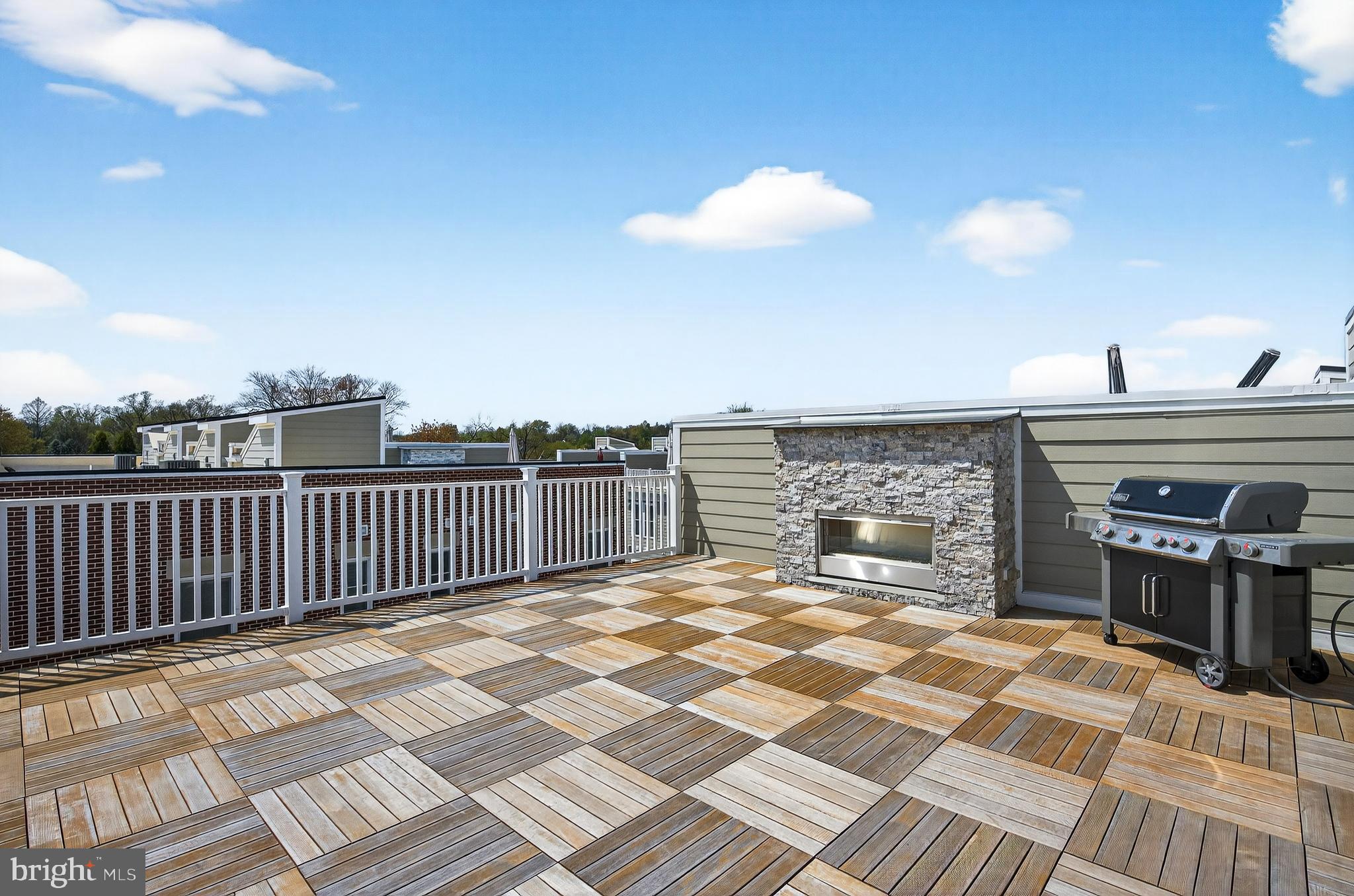 CADENCE ON CENTER - Residential