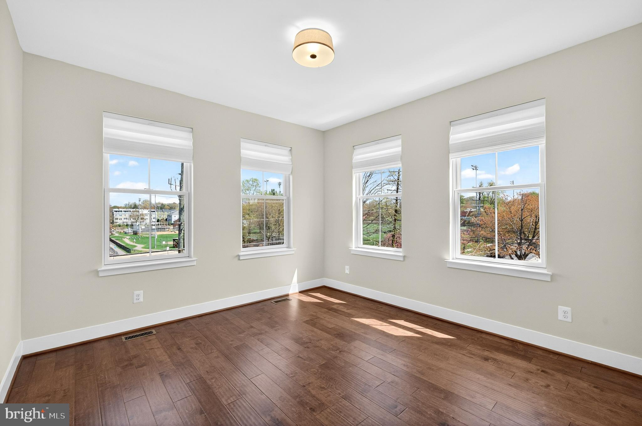 CADENCE ON CENTER - Residential