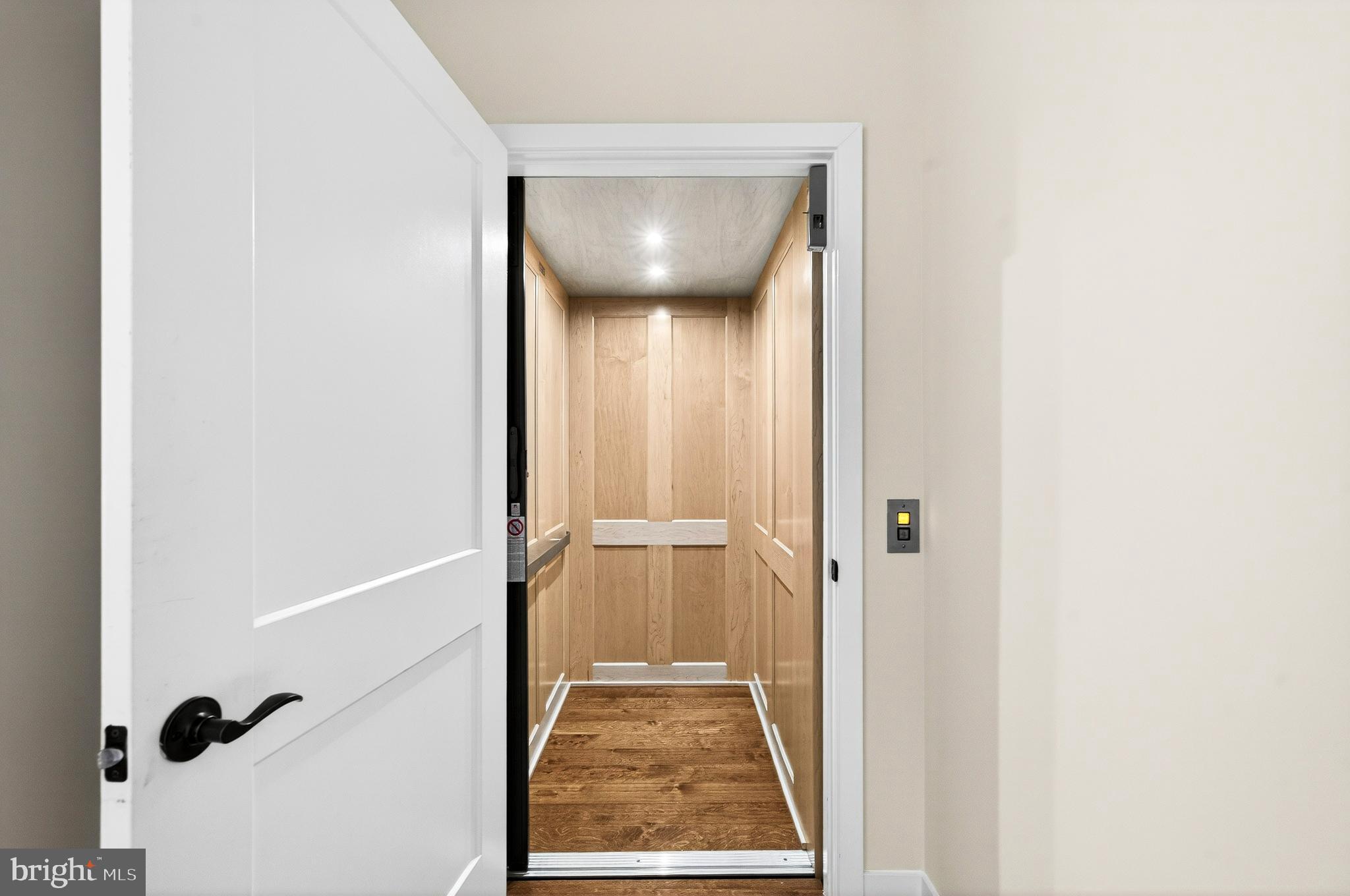 CADENCE ON CENTER - Residential