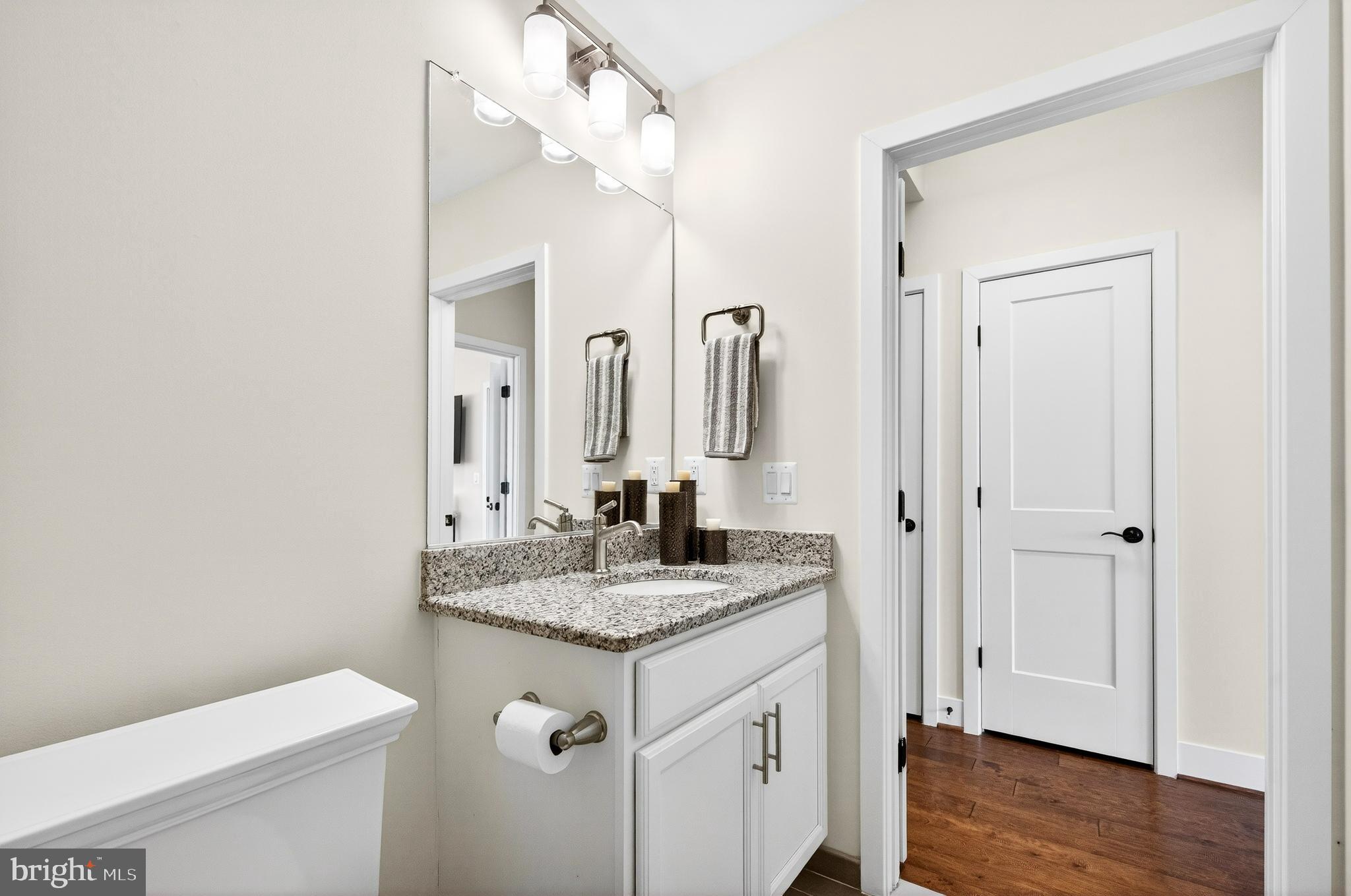 CADENCE ON CENTER - Residential