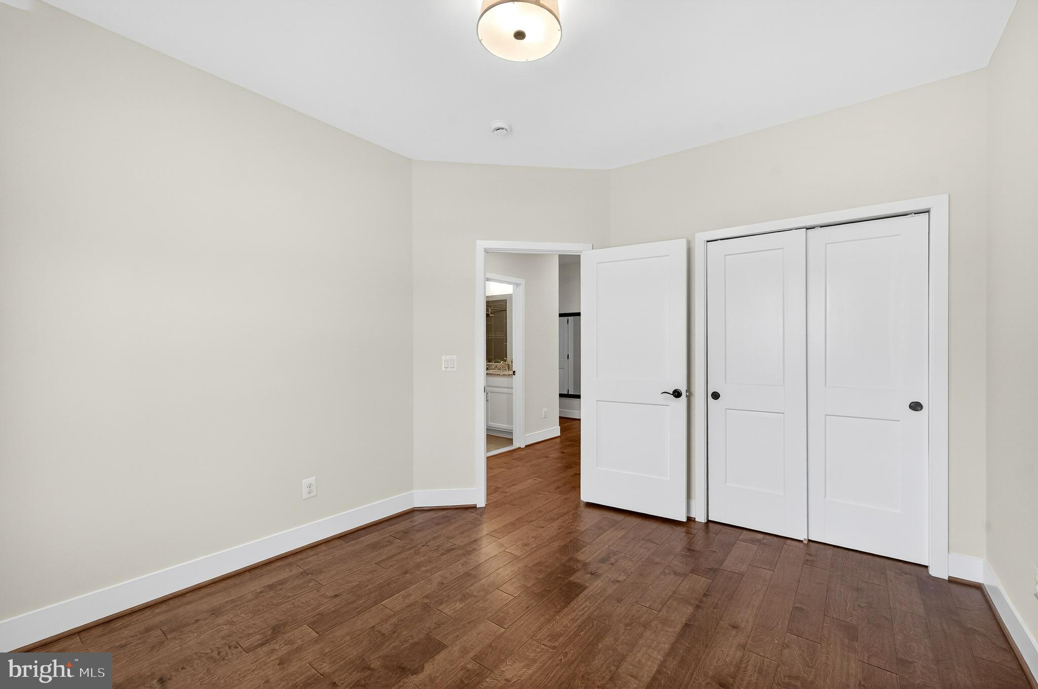 CADENCE ON CENTER - Residential
