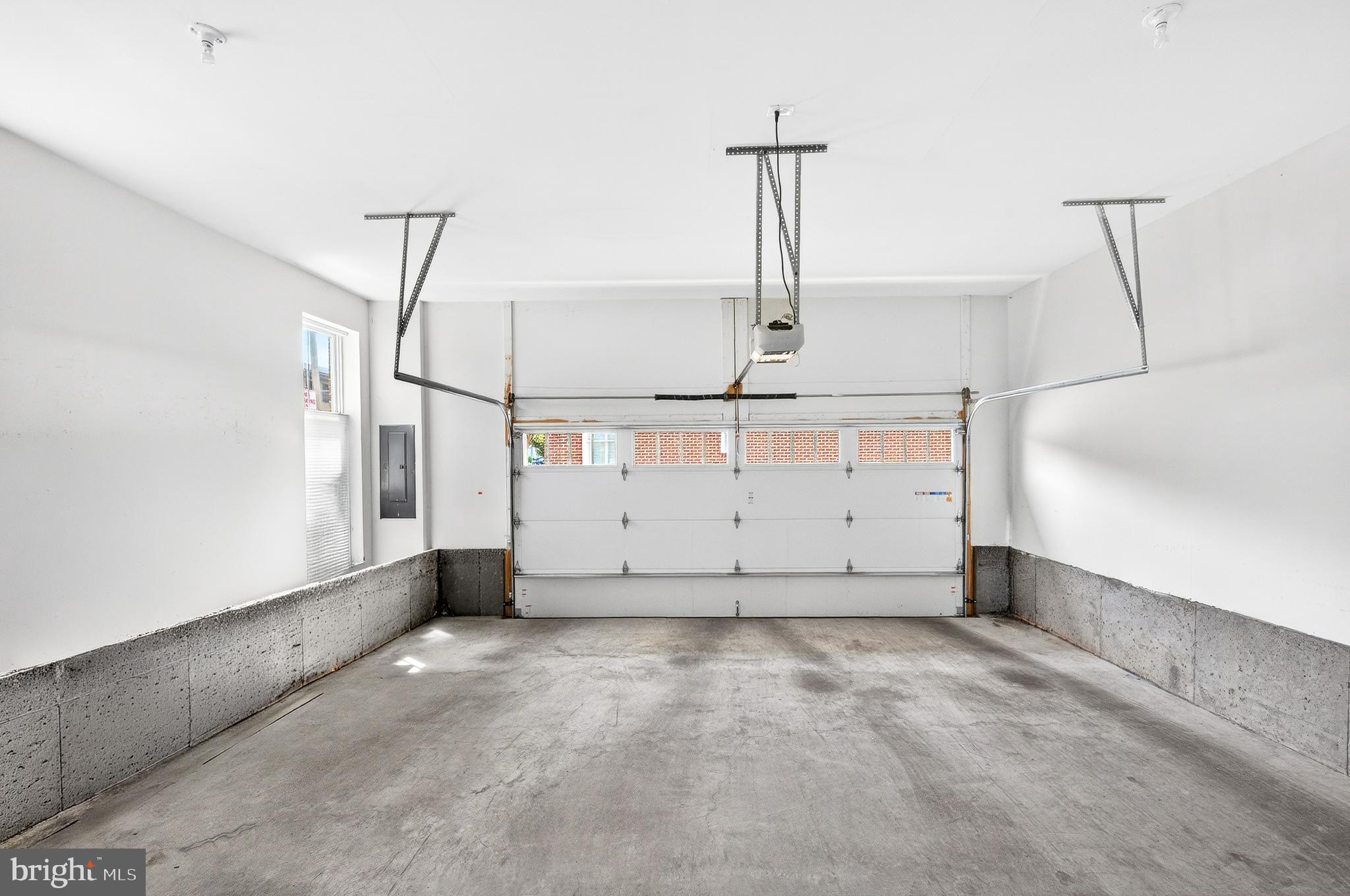 CADENCE ON CENTER - Residential